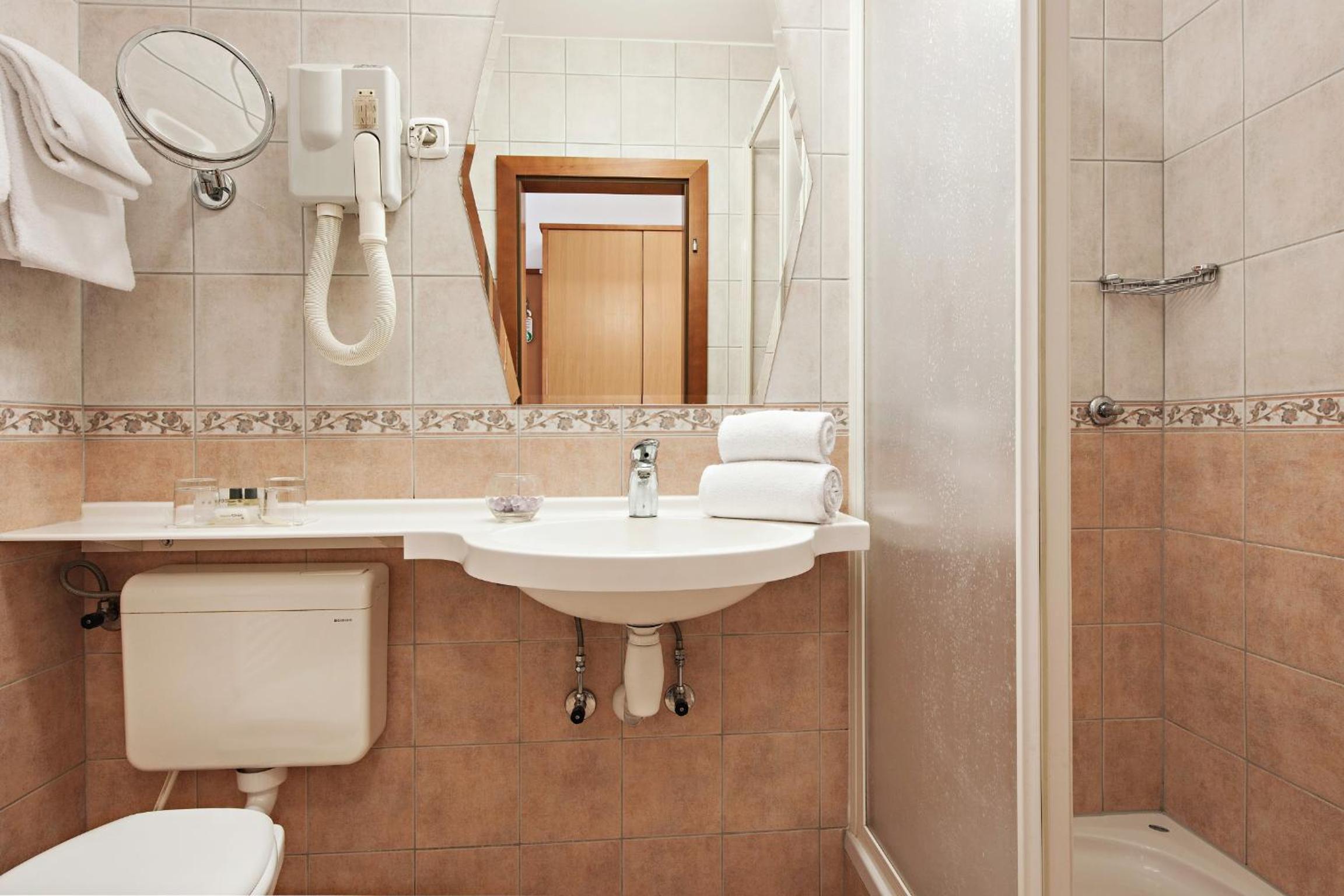 Standard Double Room - Photo 4