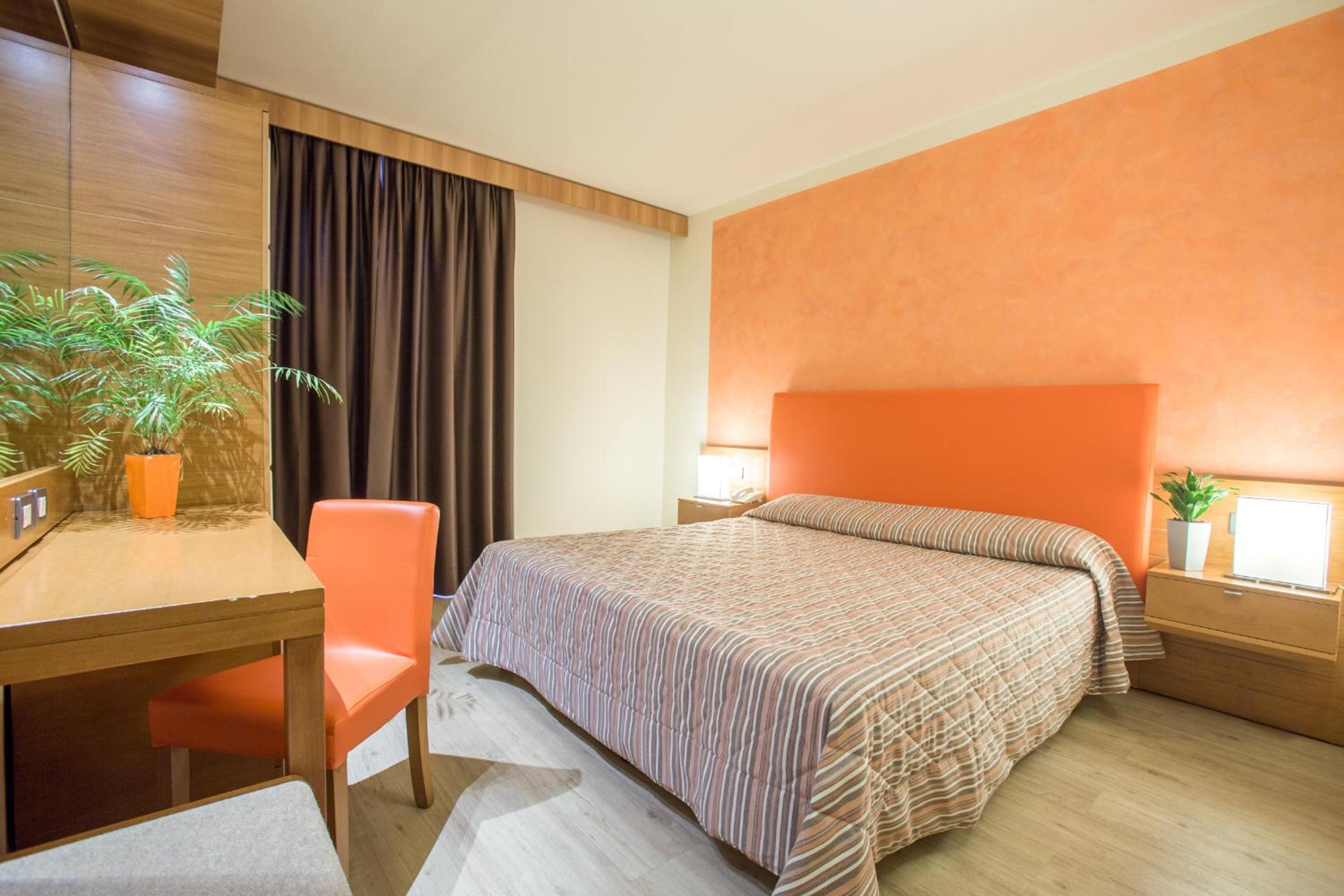 Standard Double Room - Photo 2
