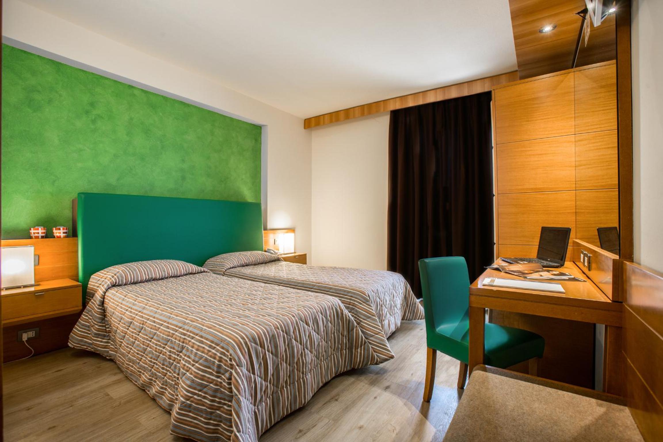 Standard Twin Room - Photo 1