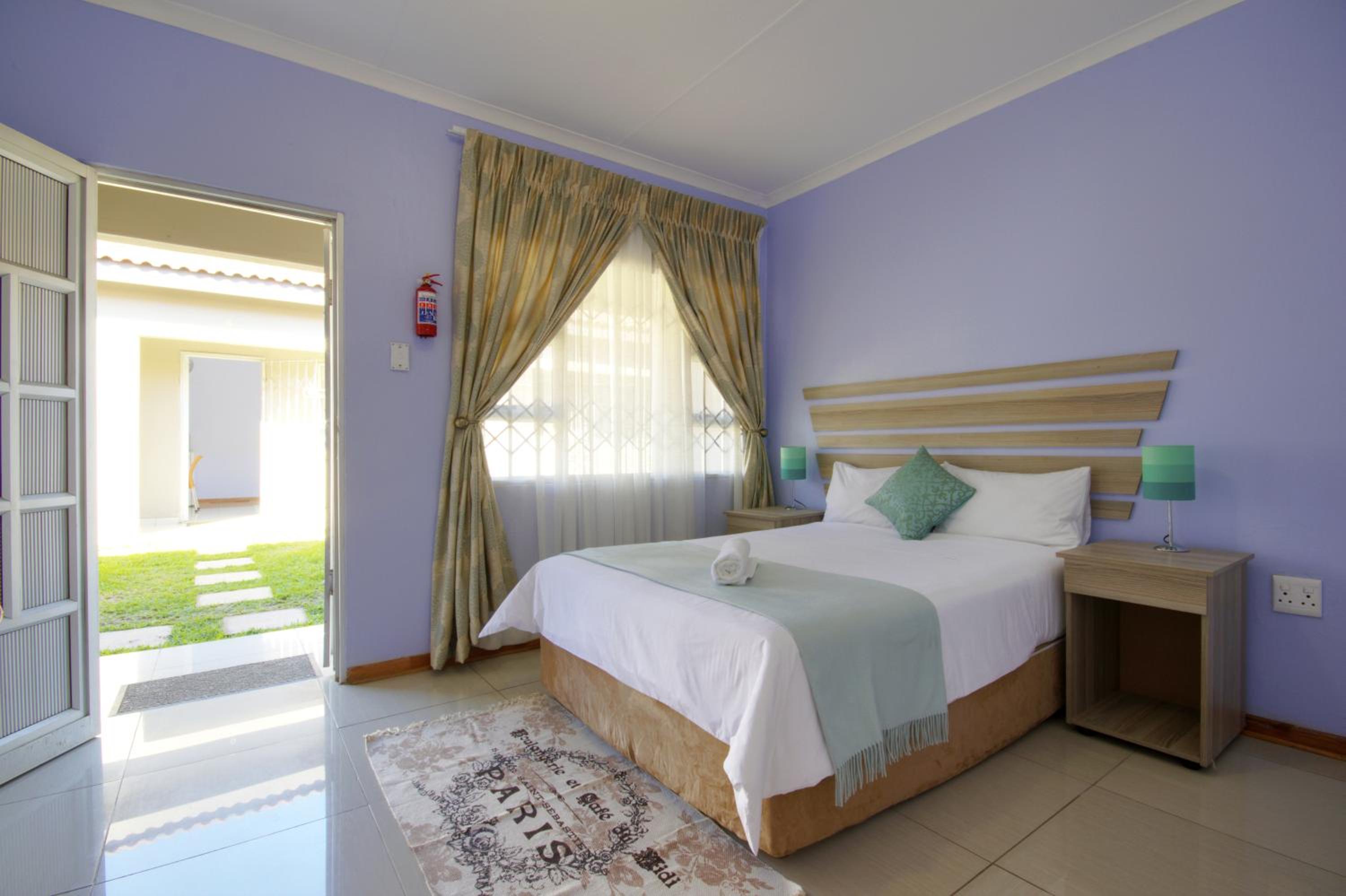 Superior Double Room with Shower - Photo 6