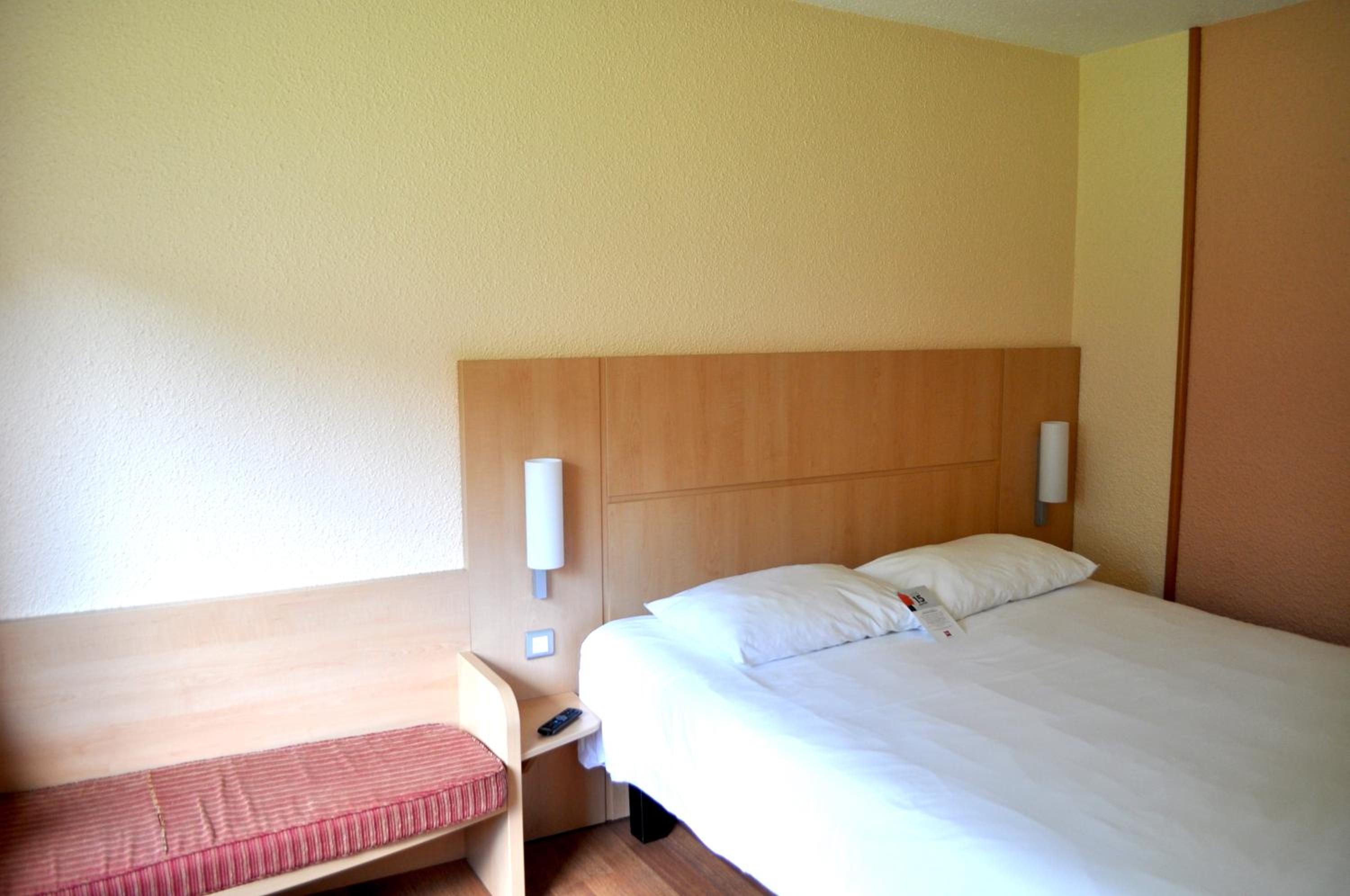 Standard Double Room - Photo 12