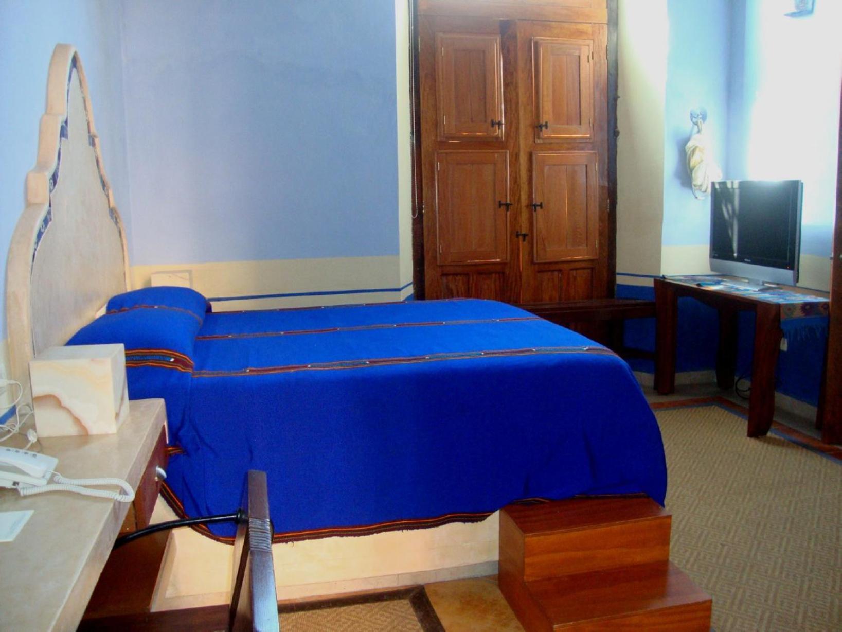 Queen Suite with Spa Bath