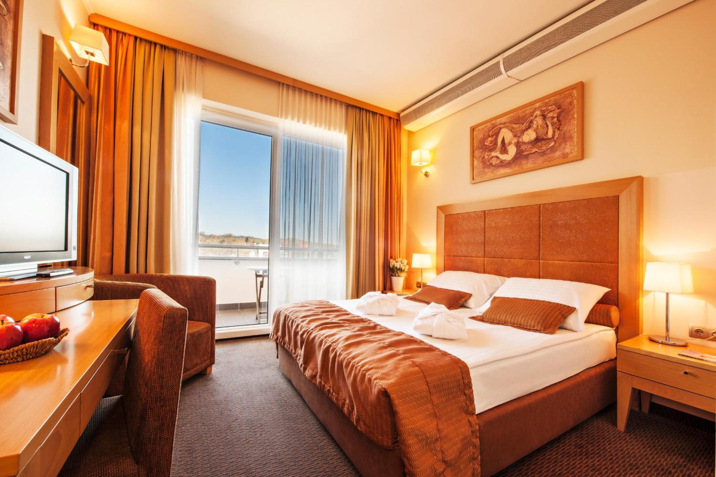 Economy Double Room with Balcony - Photo 4