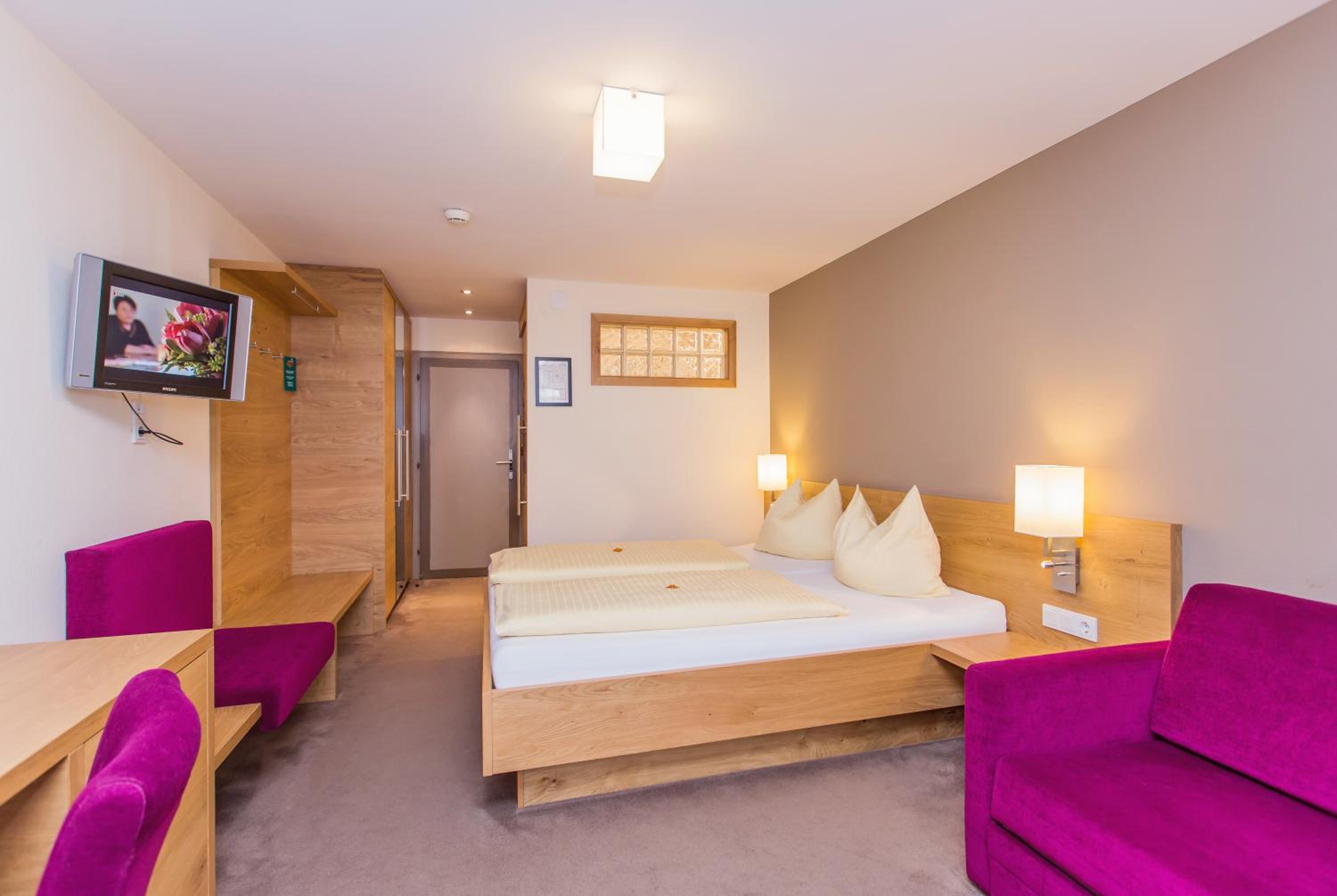 Standard Double Room photo 3