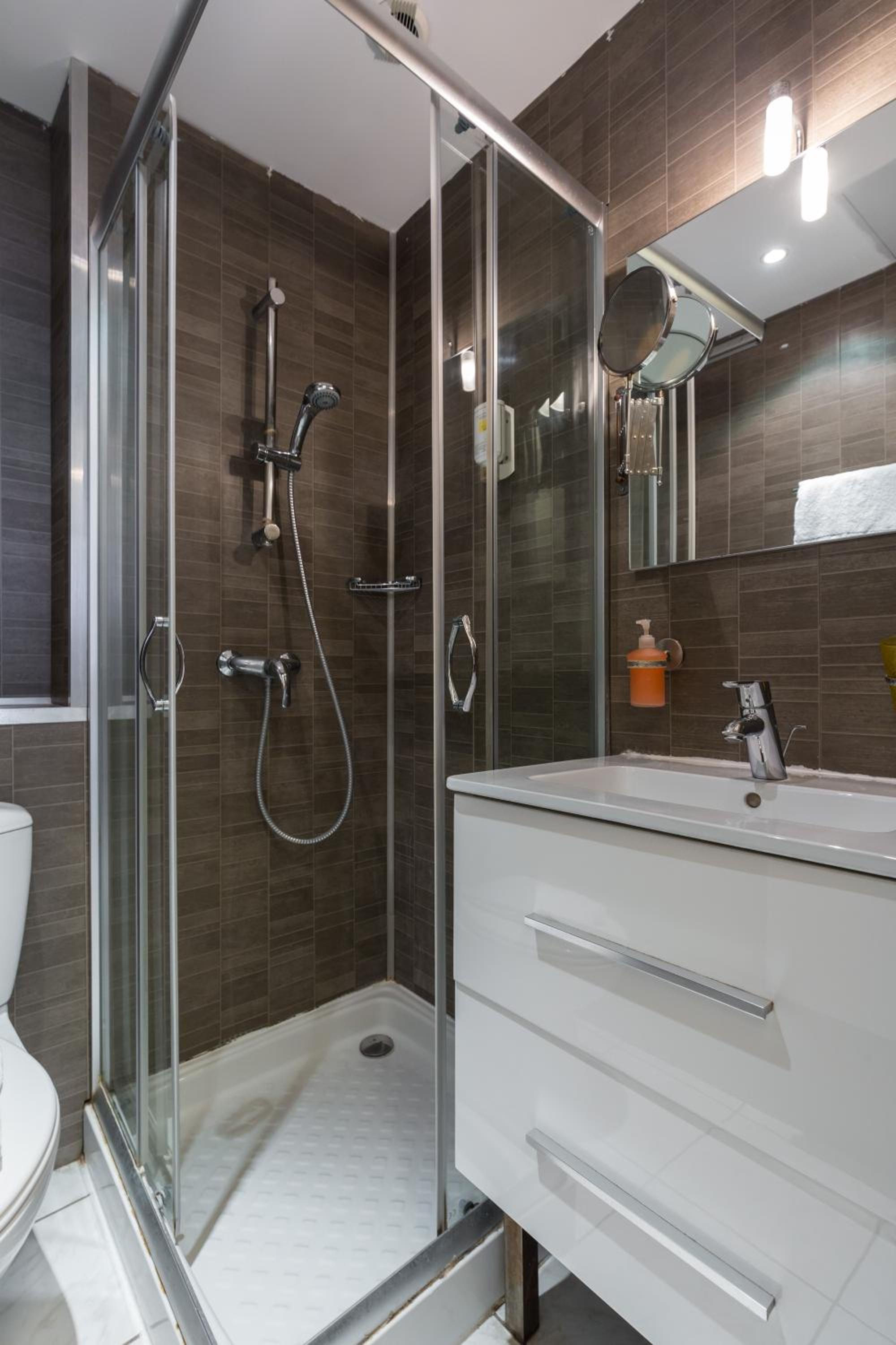 Standard One-Bedroom Apartment - Photo 4