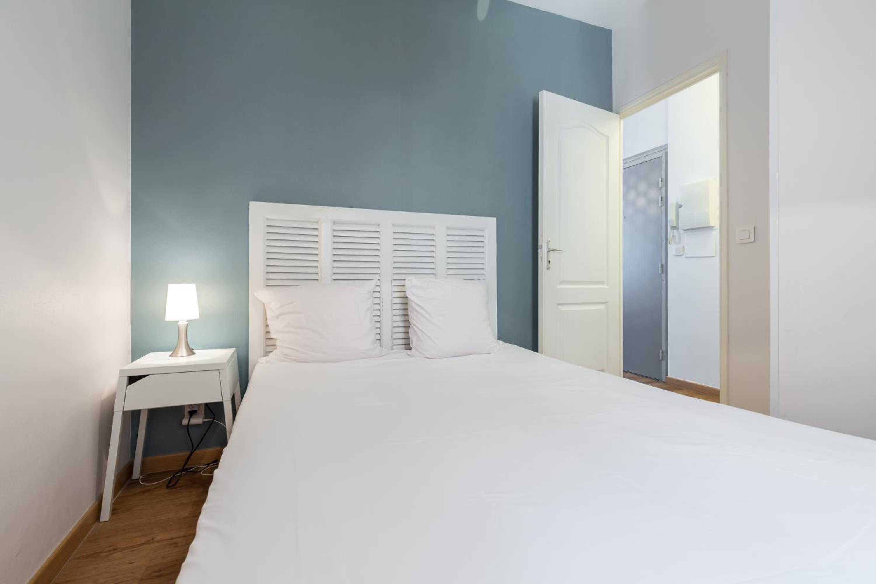 Standard One-Bedroom Apartment - Photo 18