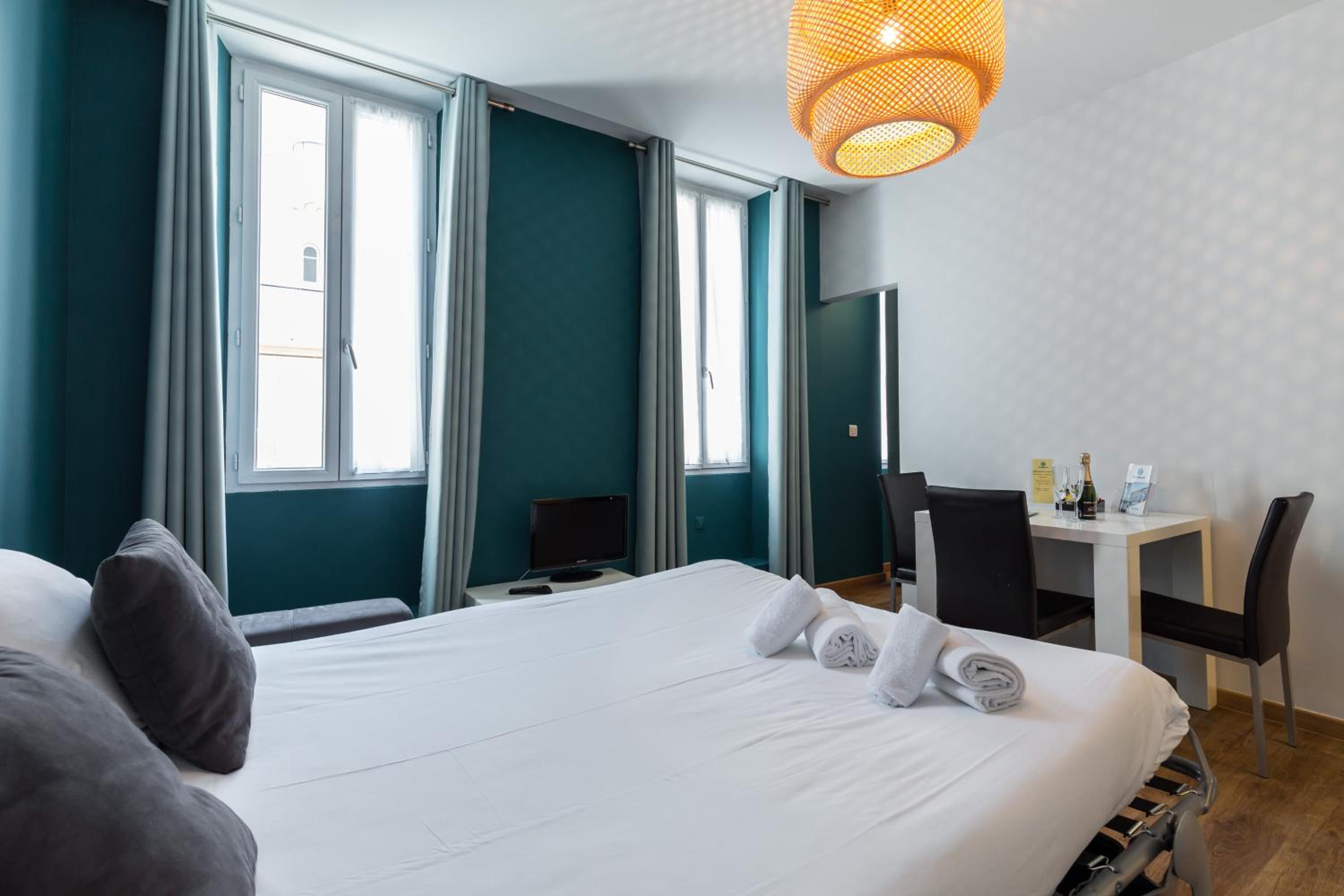 Standard One-Bedroom Apartment - Photo 25