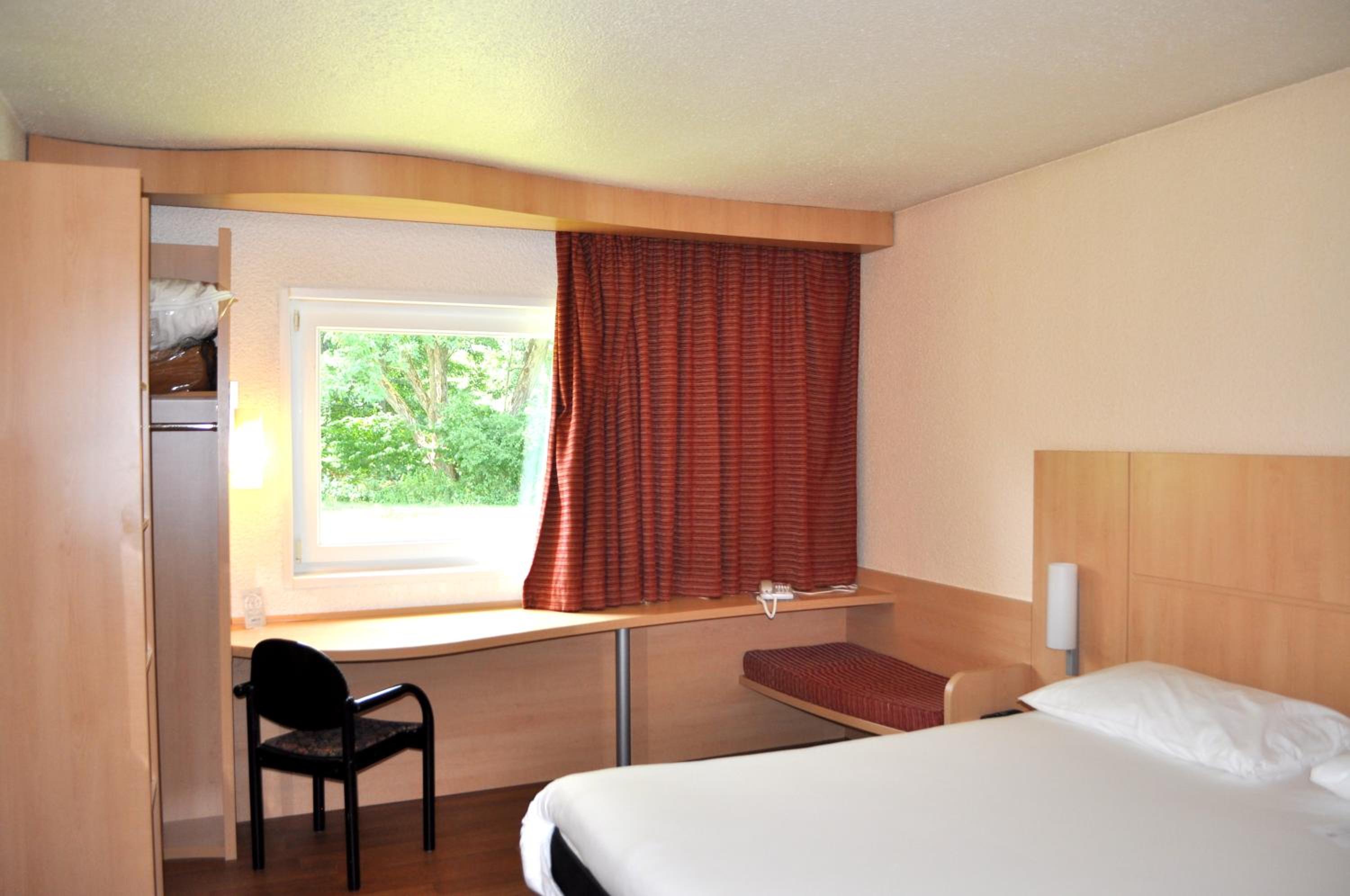 Standard Double Room - Photo 8