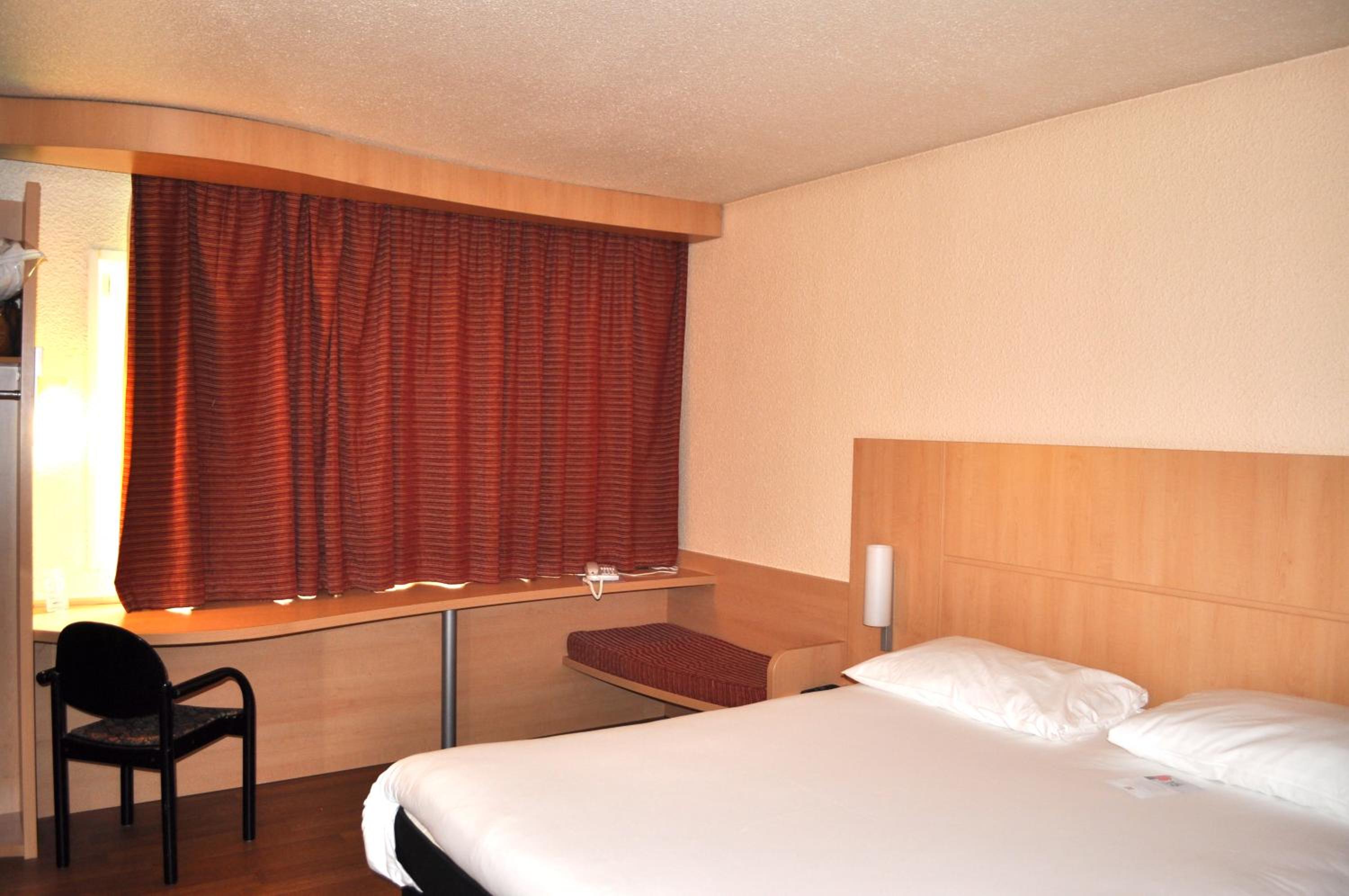 Standard Double Room - Photo 13