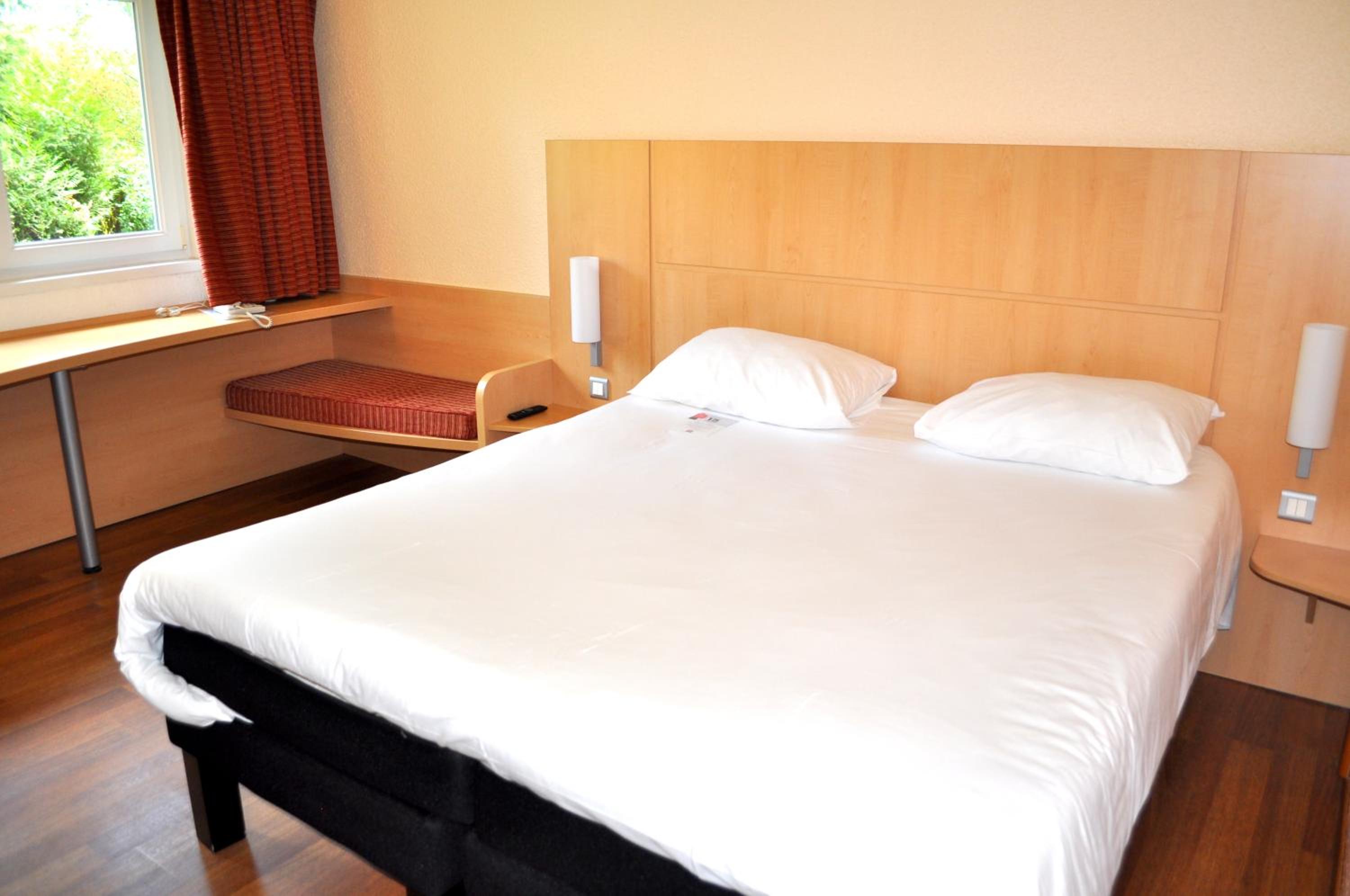 Standard Double Room - Photo 15