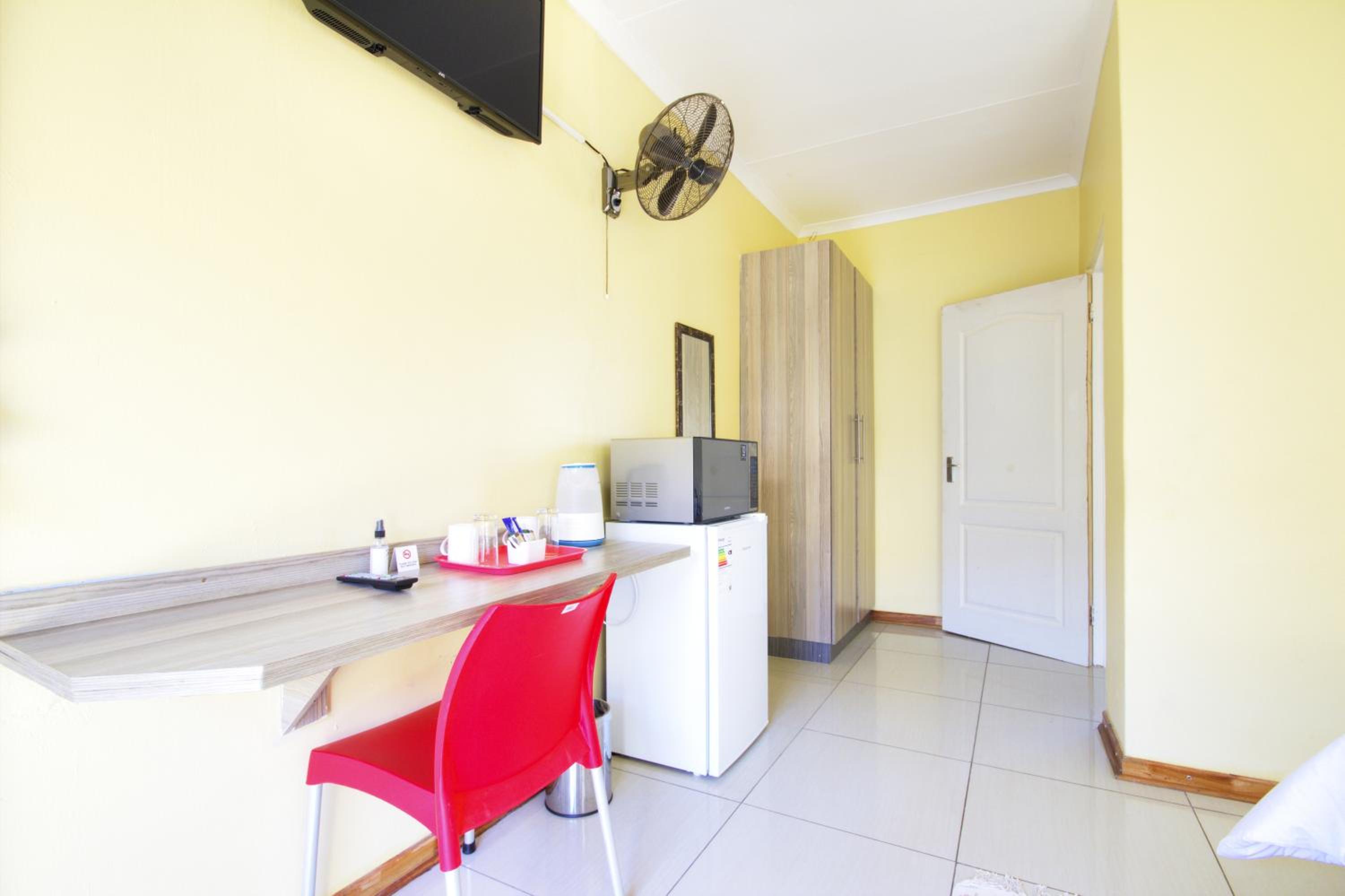 Superior Double Room with Shower - Photo 4