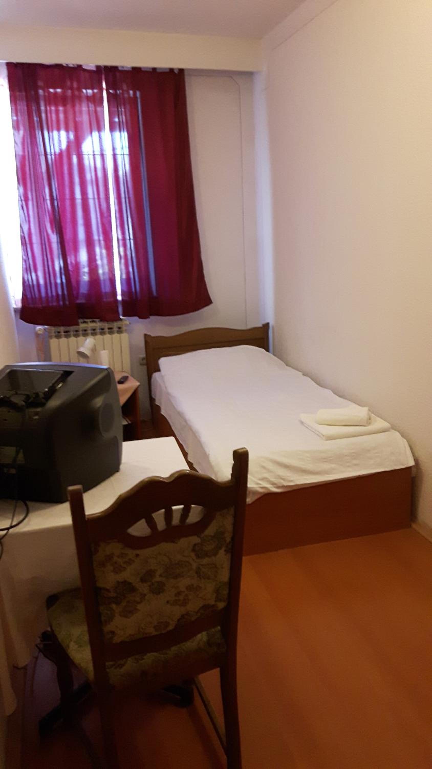Single Room with Bathroom photo 1
