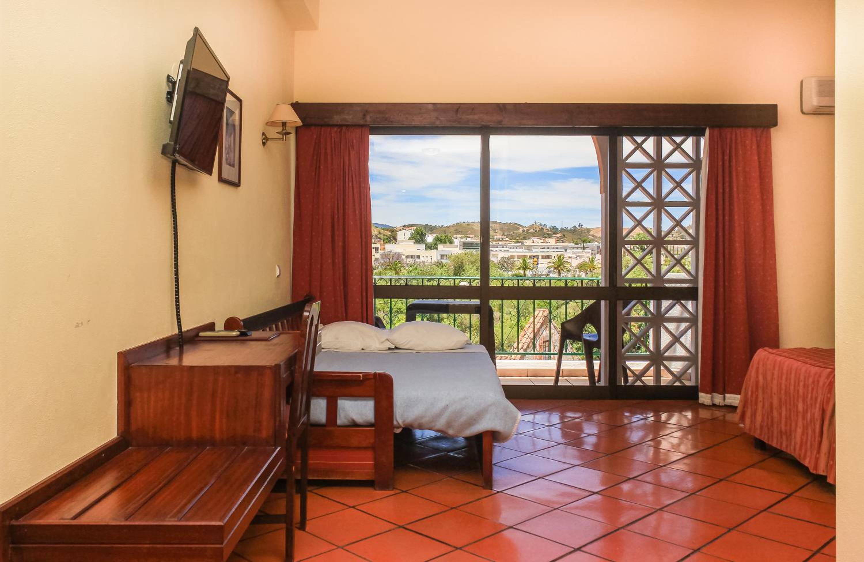 Triple Room with Castle View - Photo 2