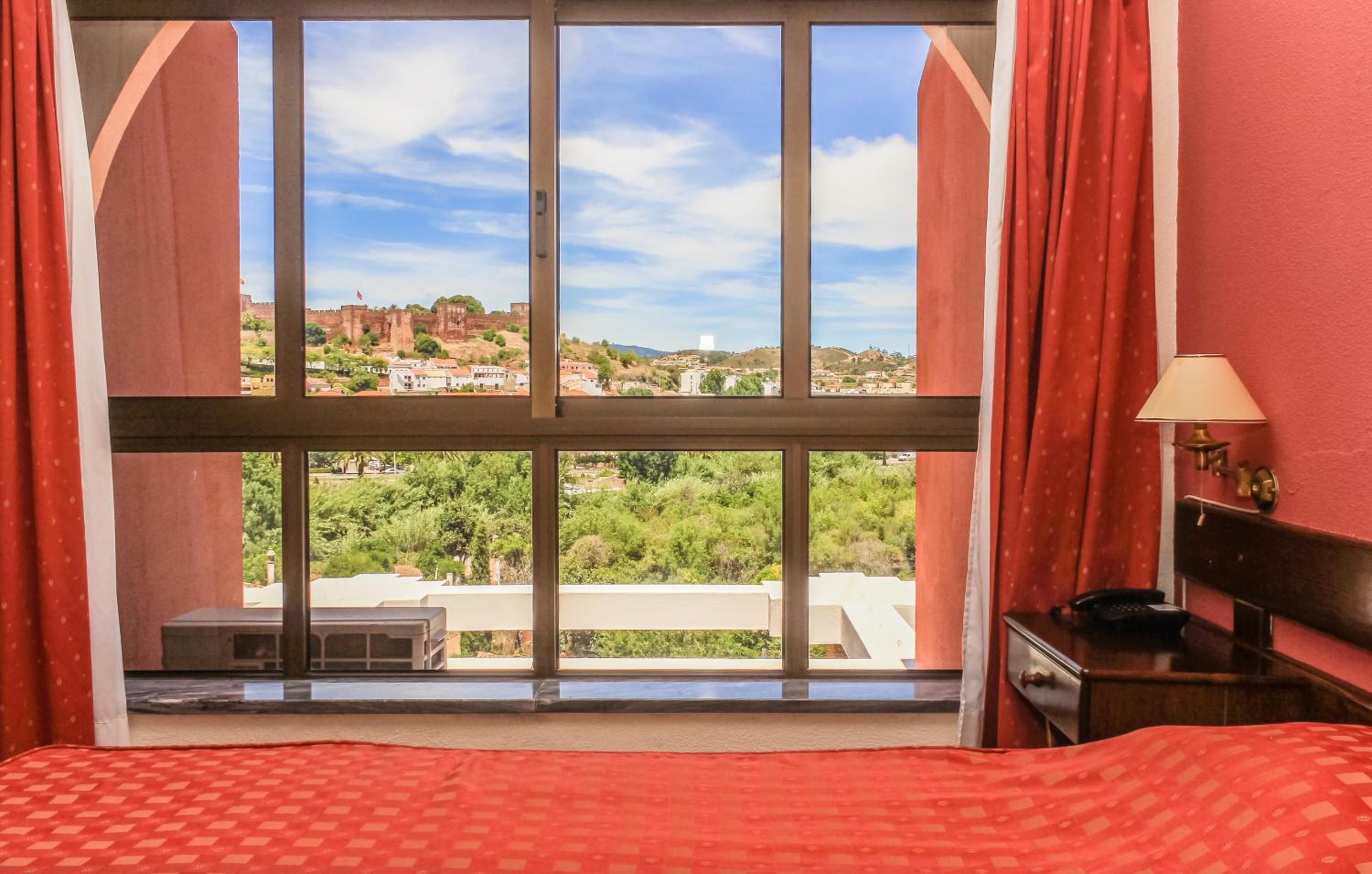Double or Twin Room with Castle View - Photo 3