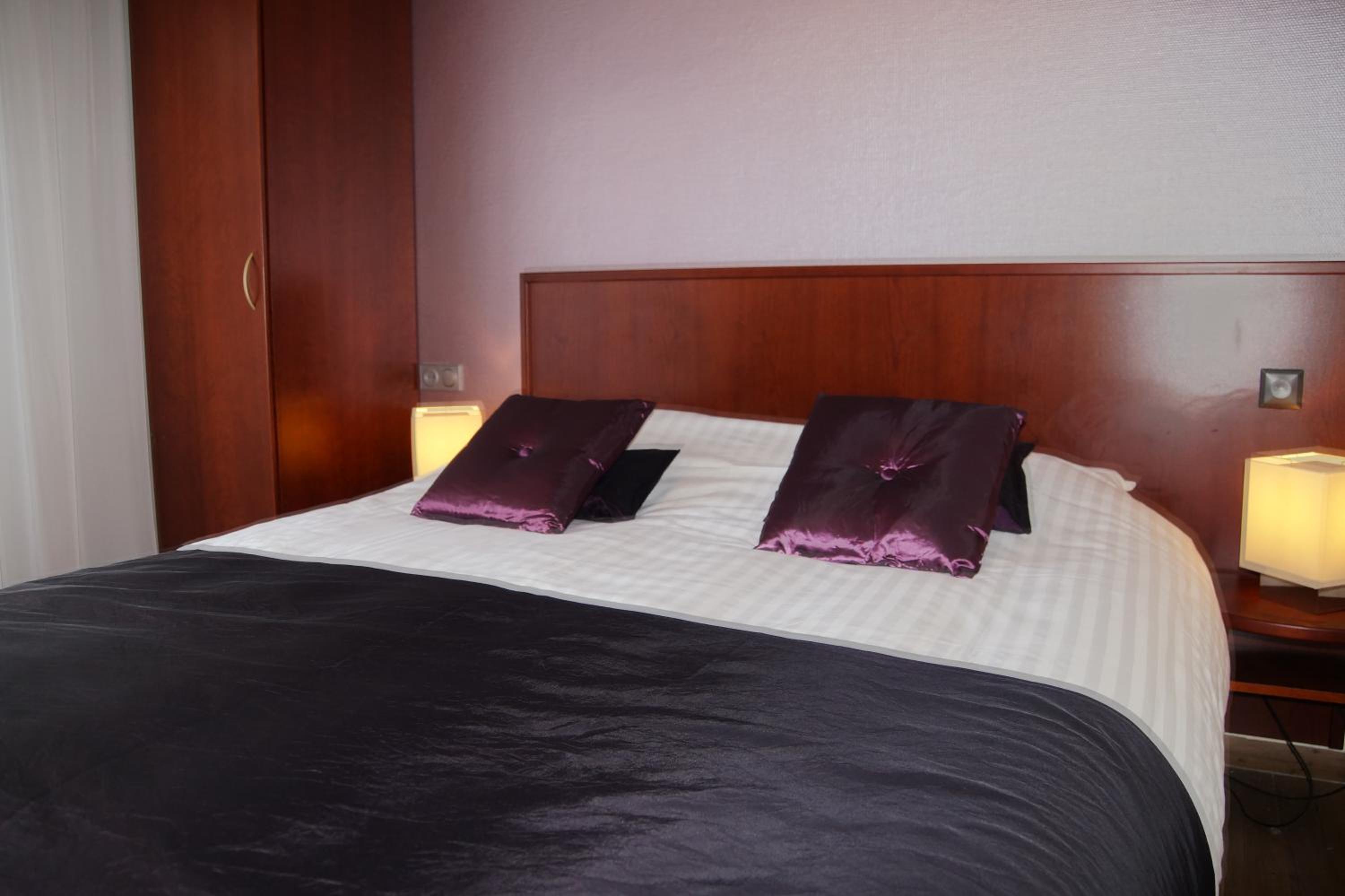 Small Double or Twin Room - Photo 1