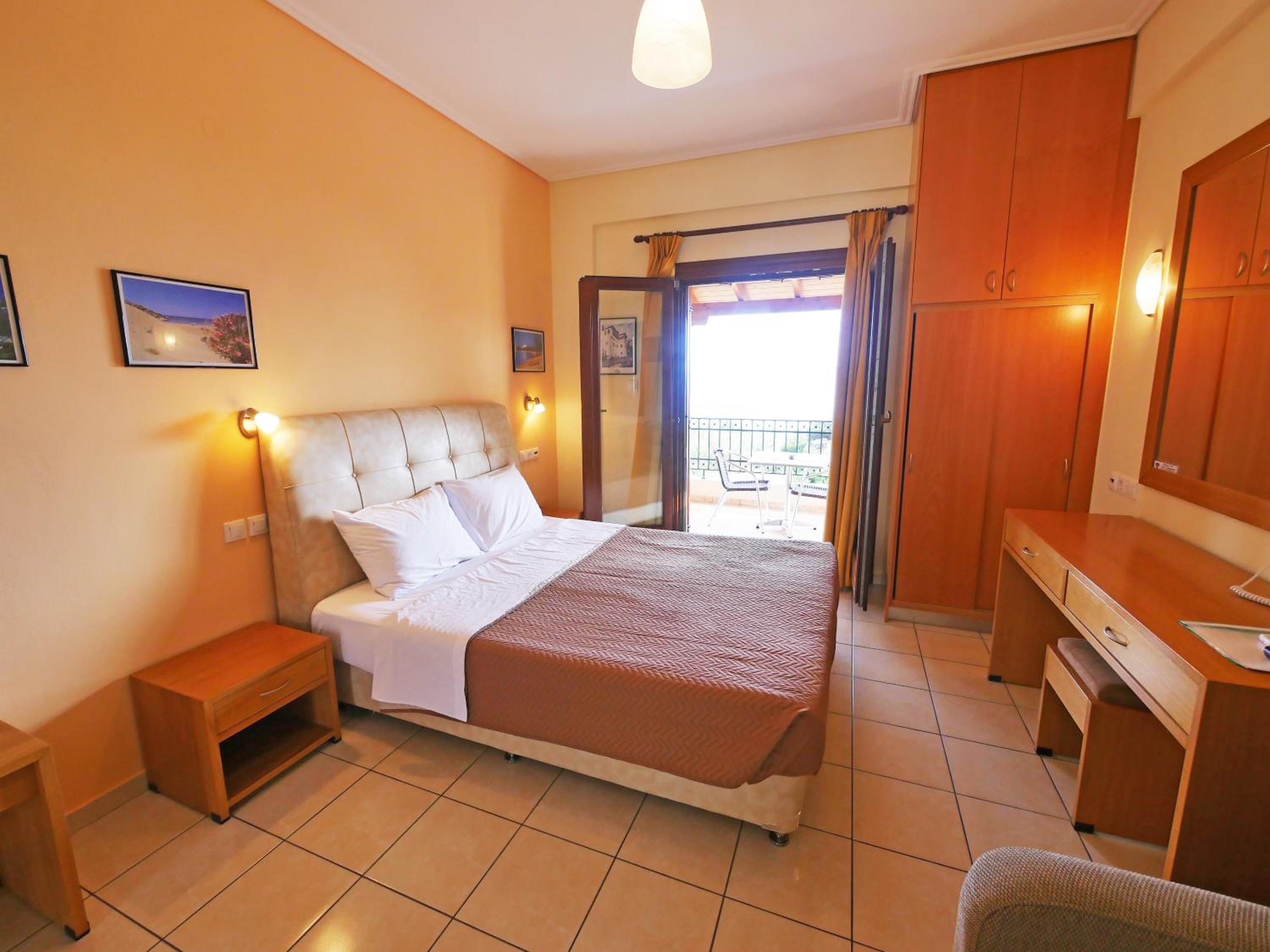 Studio with Sea View (2 Adults + 1 Child) photo 2