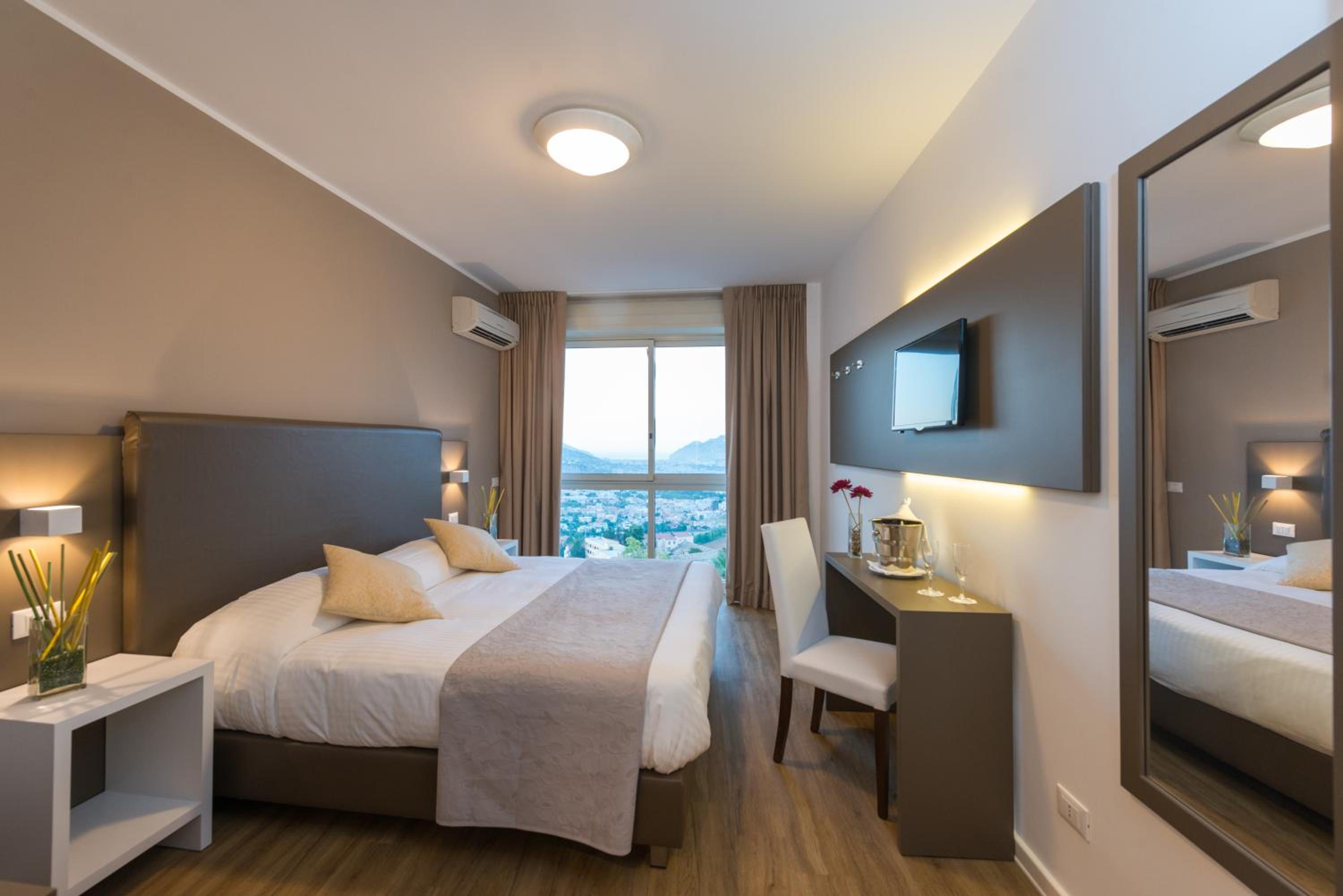 Superior Double Room with View - Photo 10