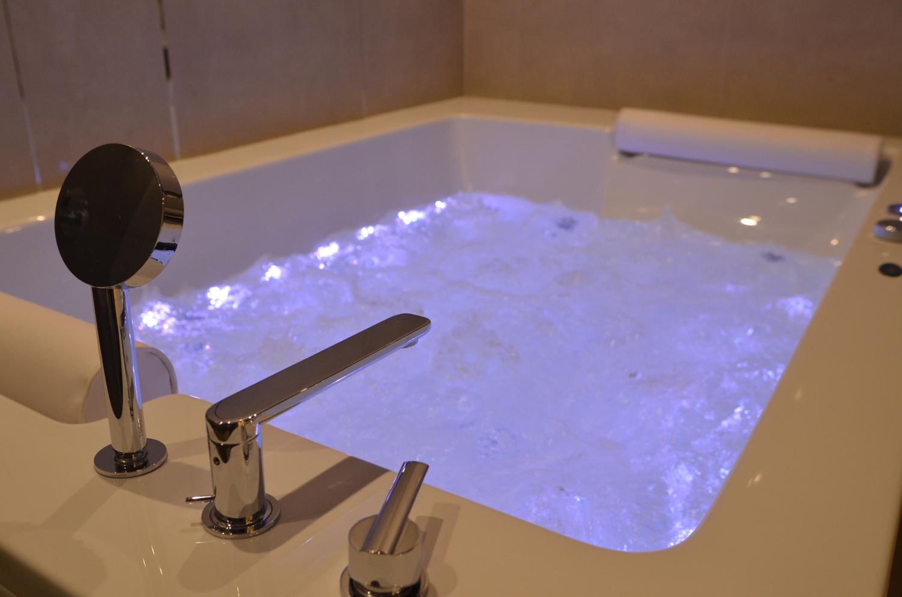 Apartment with Sauna and Jacuzzi - Photo 26