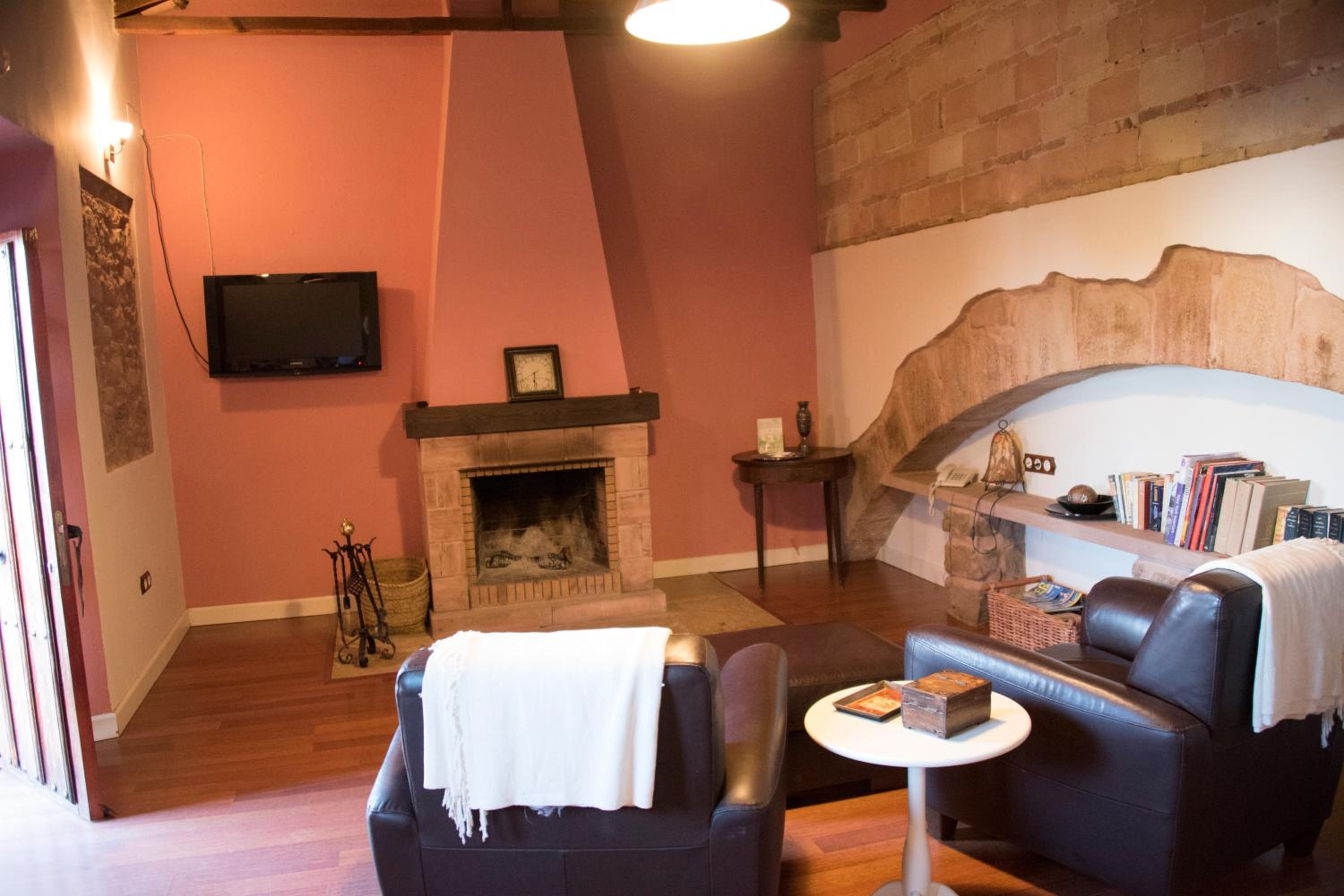 Deluxe Suite - Photo 10