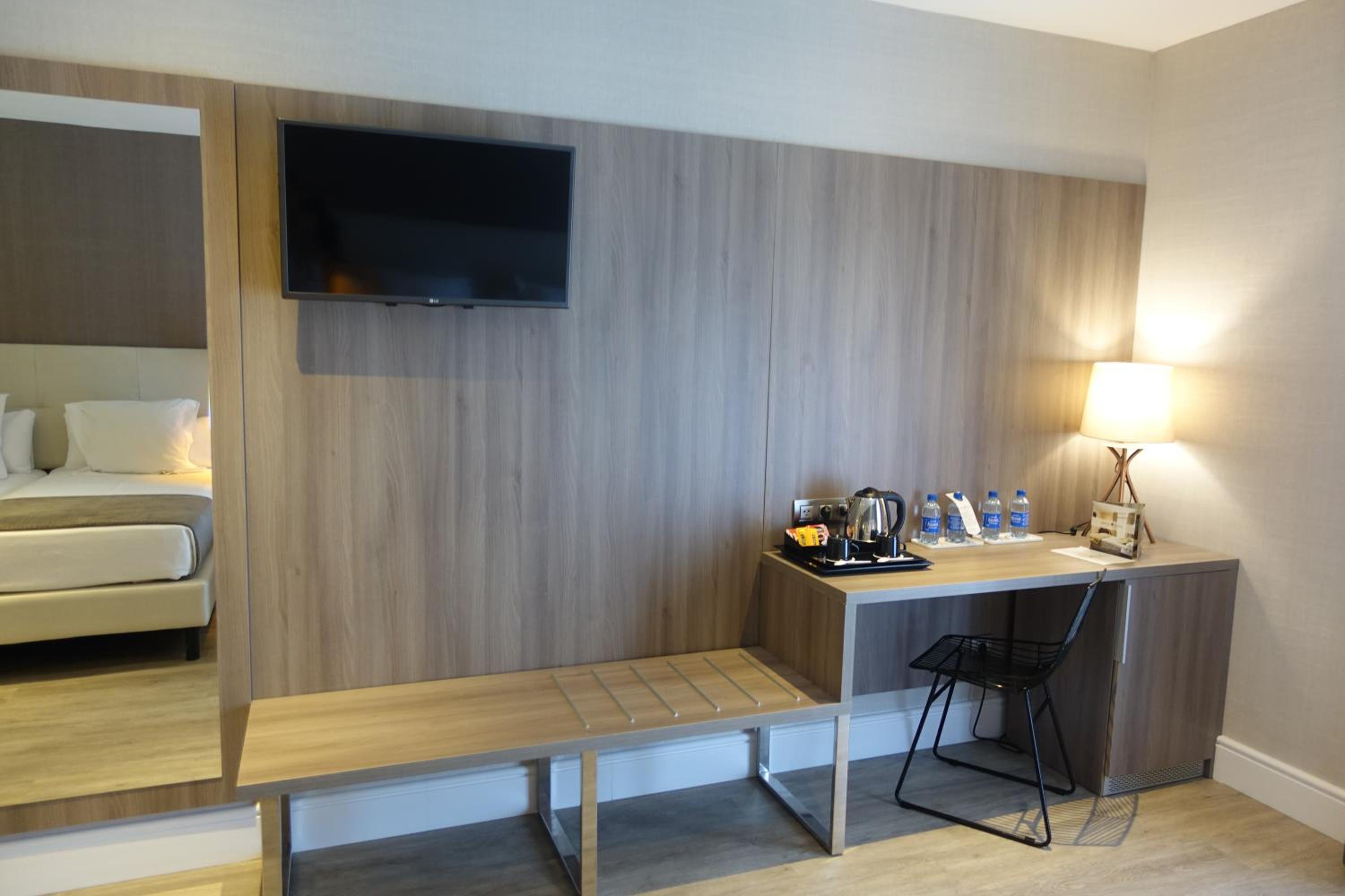 Superior Family Room photo 2
