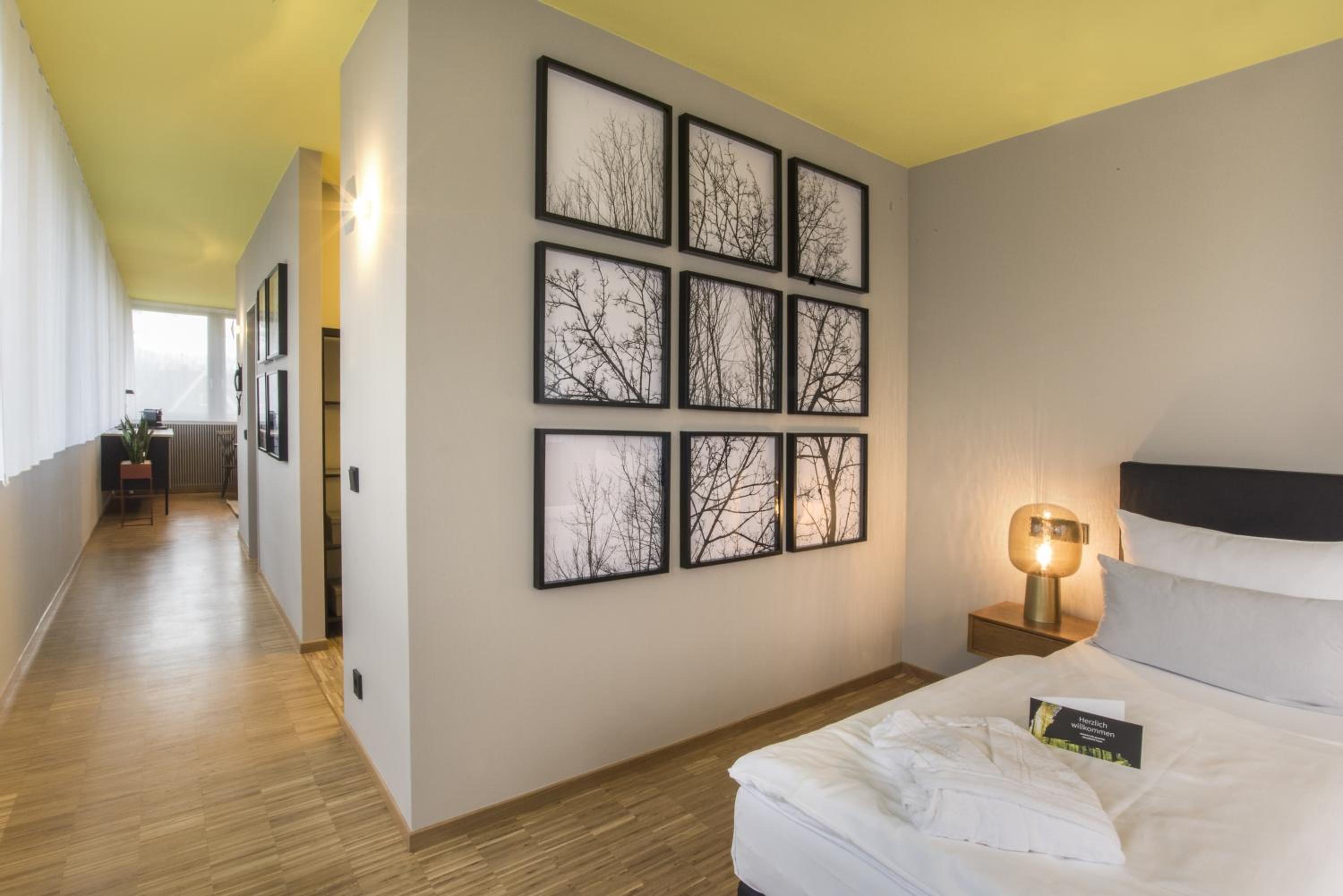 One-Bedroom Suite - Photo 5
