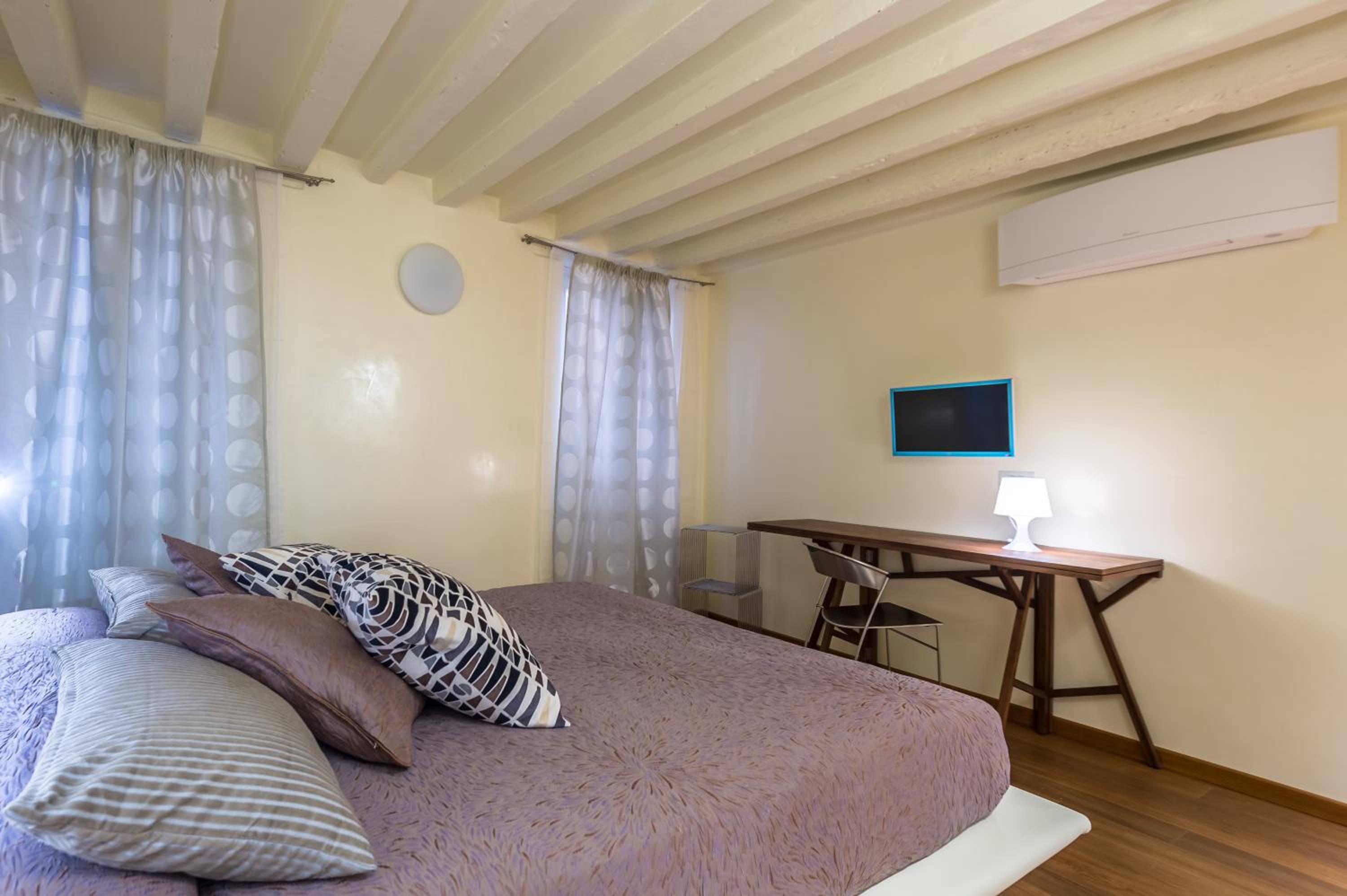 Apartment photo 1