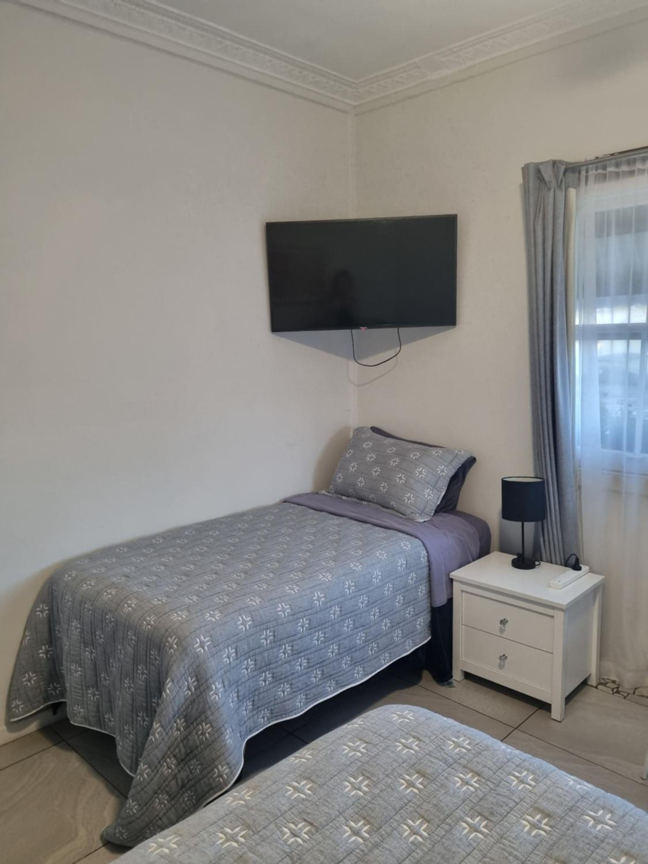 Single Bed in Mixed Dormitory Room