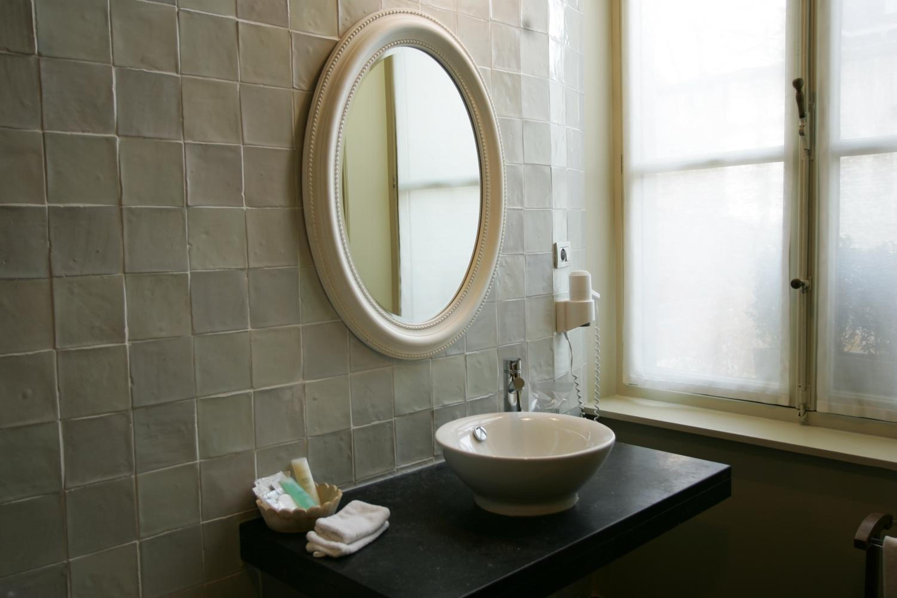 Deluxe Double Room - Photo 17