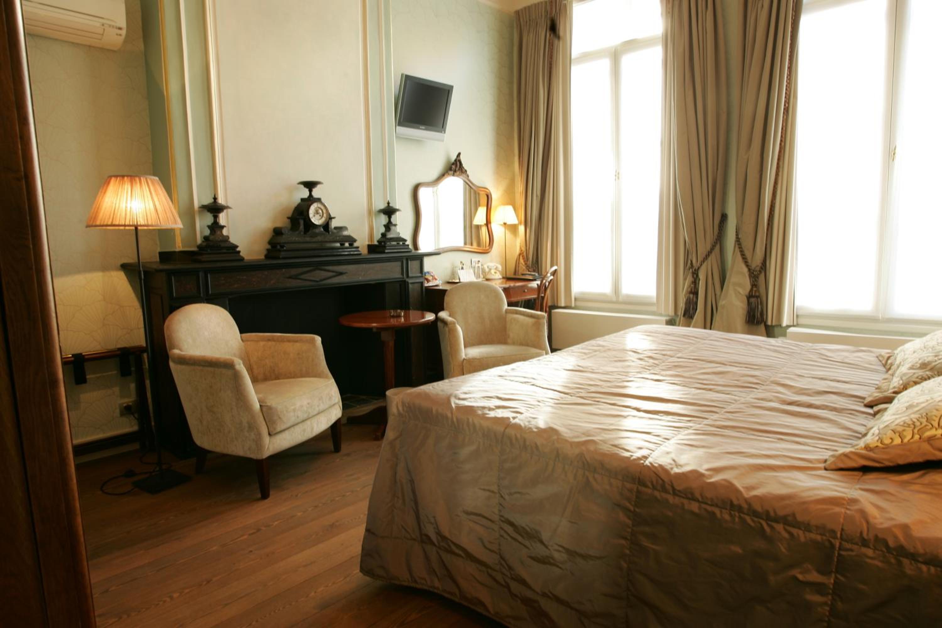 Deluxe Double Room - Photo 12