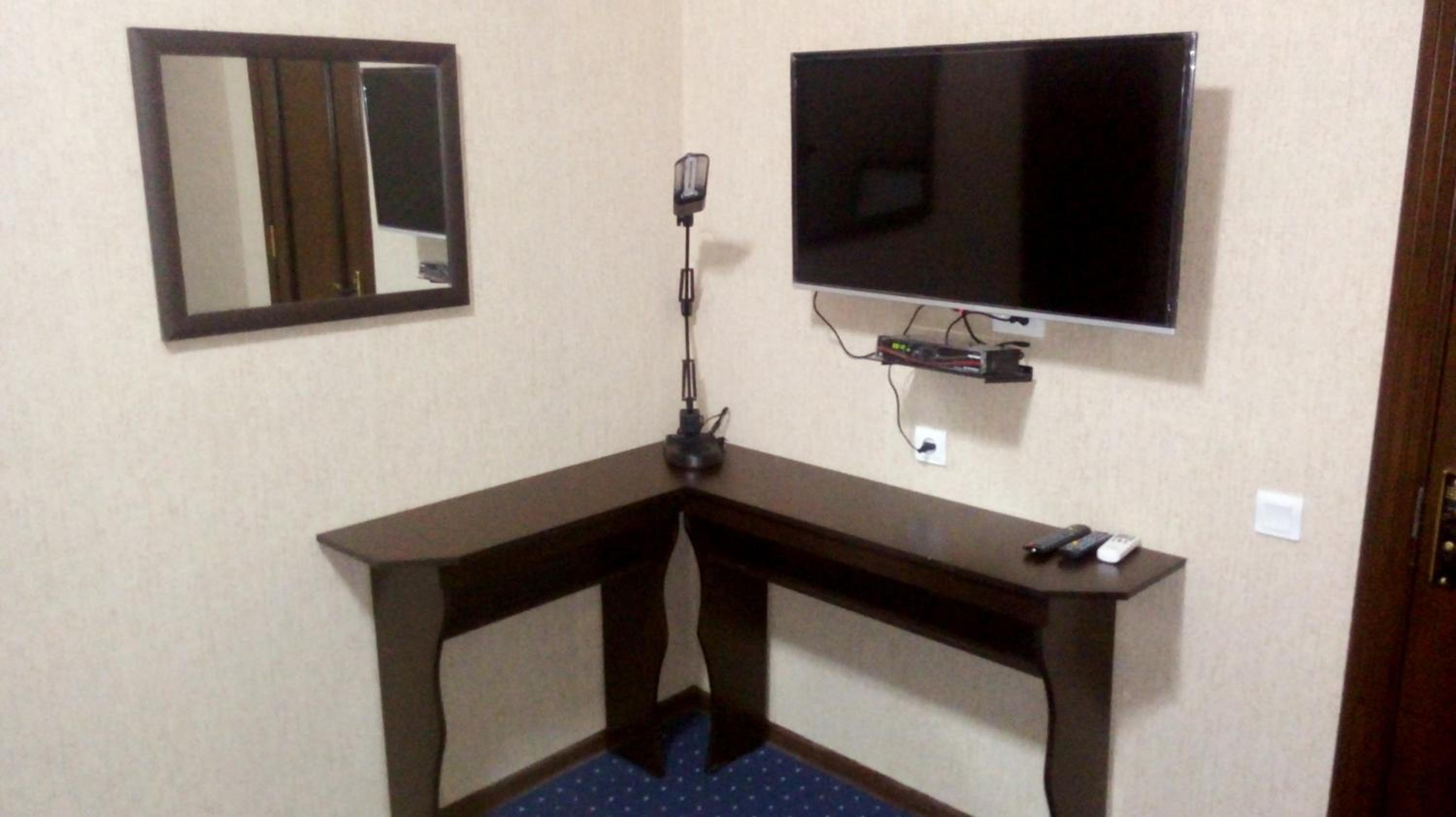Standard King Room photo 3