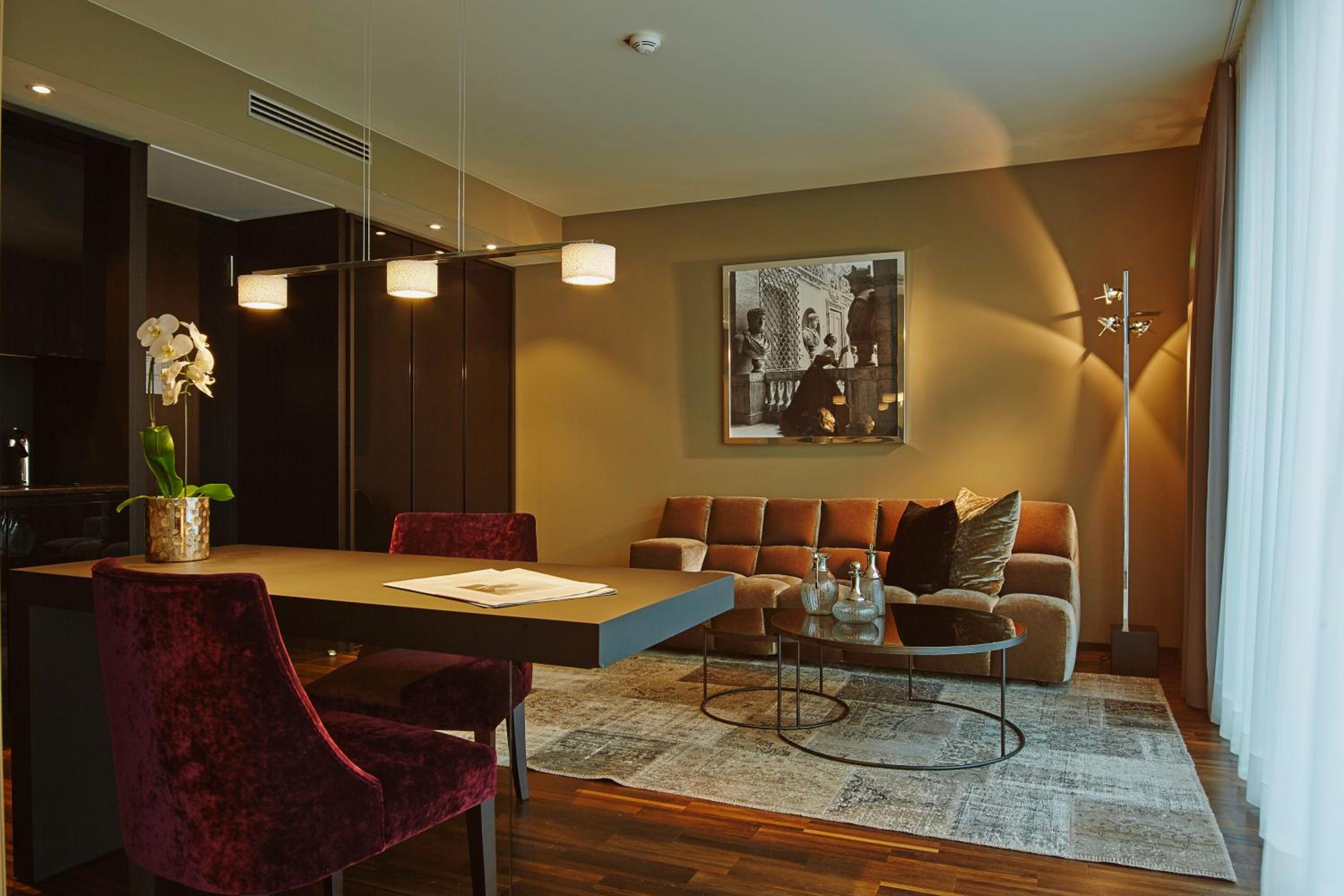 Superior Apartment thumbnail 6