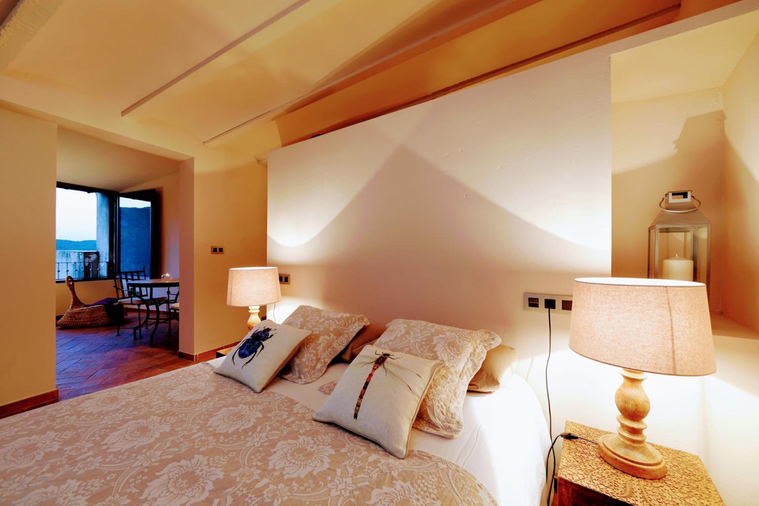 Five-Bedroom House photo 2