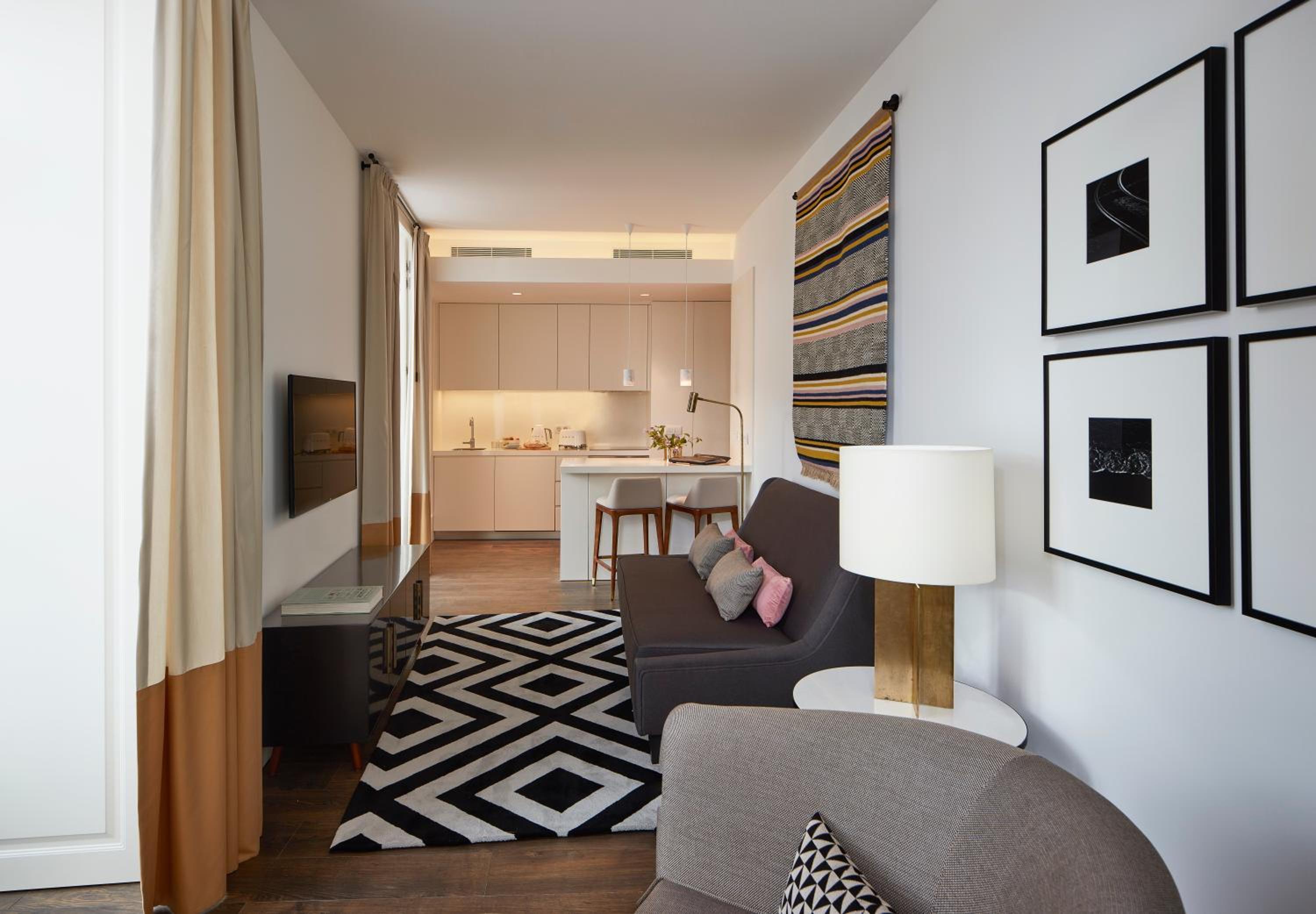 One-Bedroom Suite photo 3