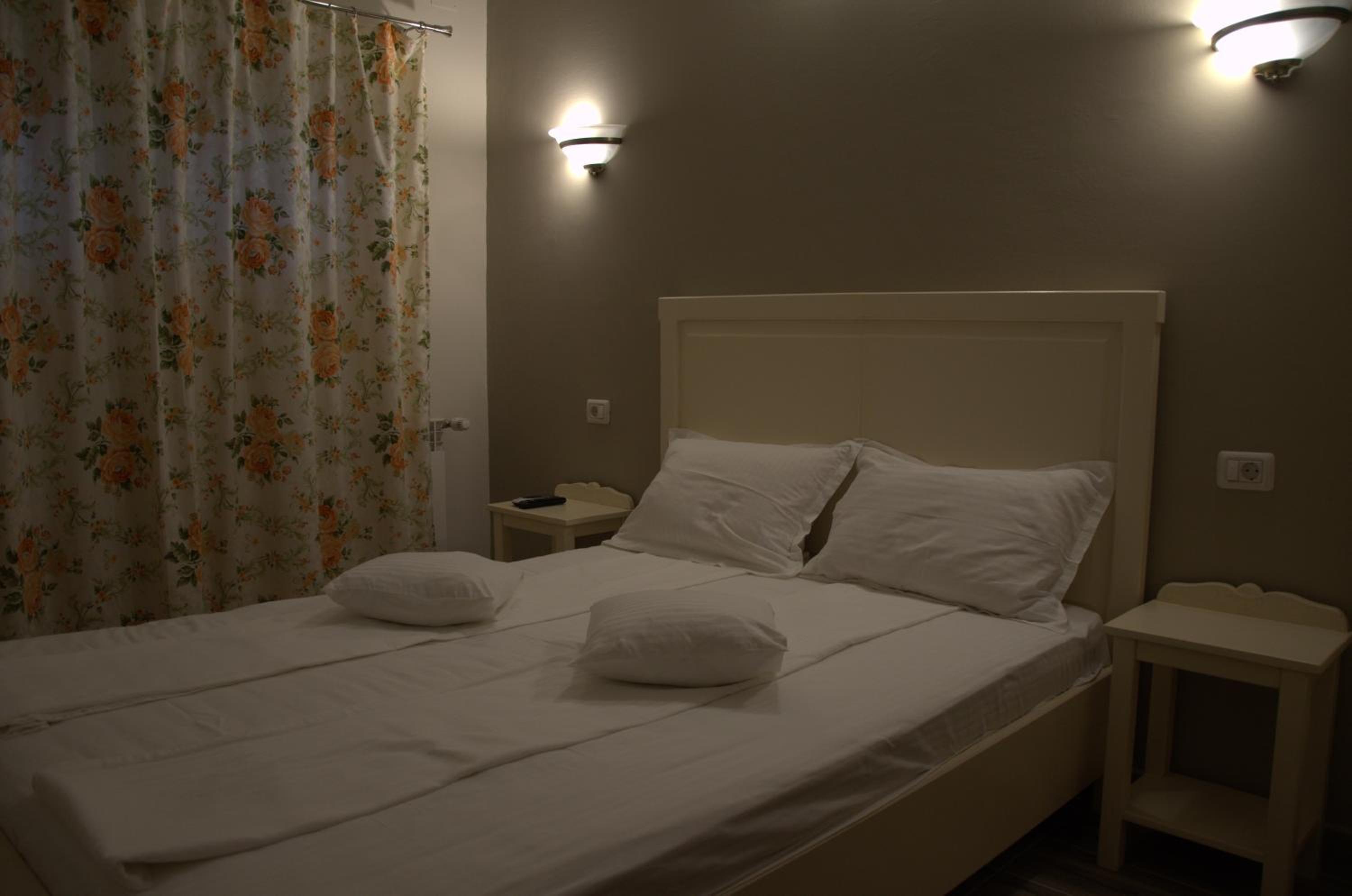 Double Room - Photo 6