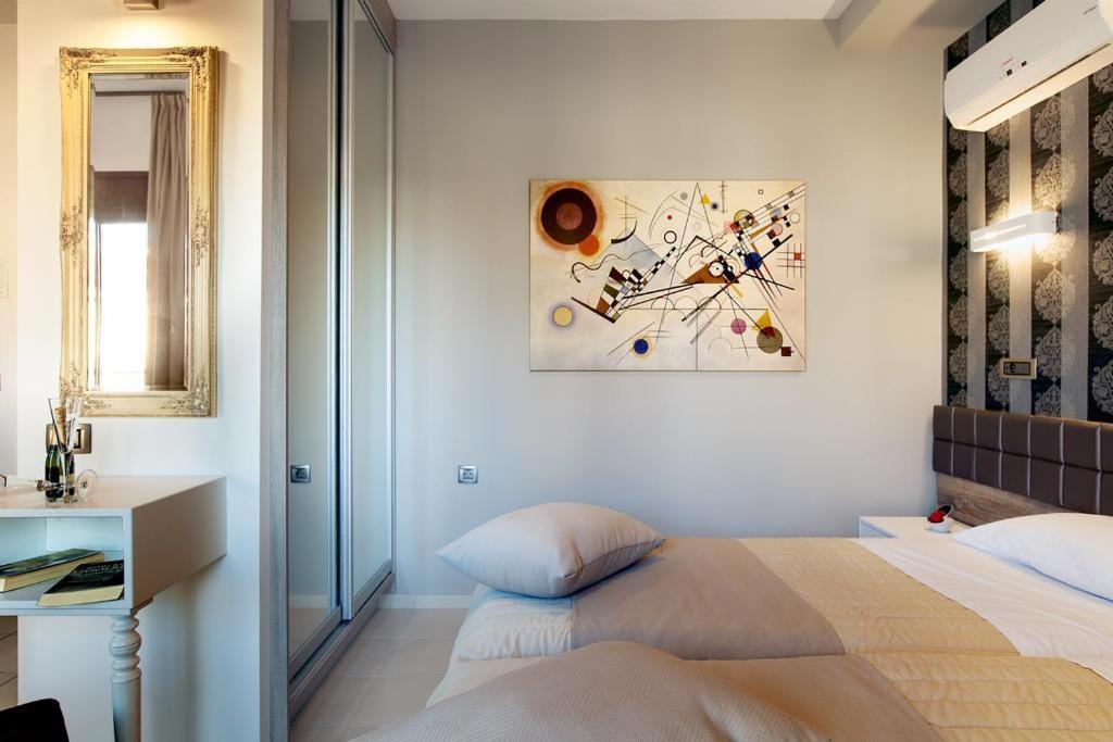 Studio with Garden View - Ground Floor