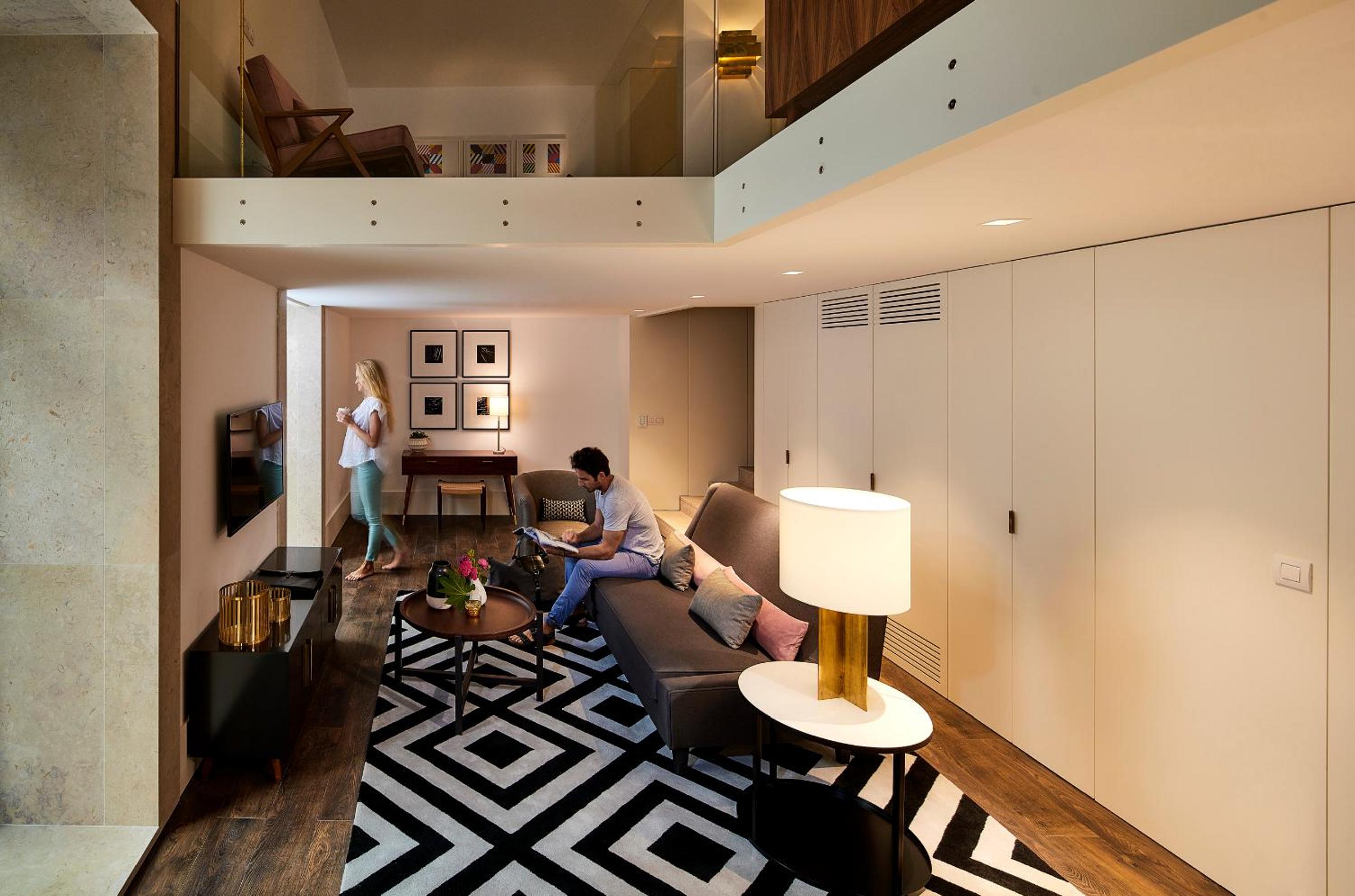 Mezzanine Suite photo 3