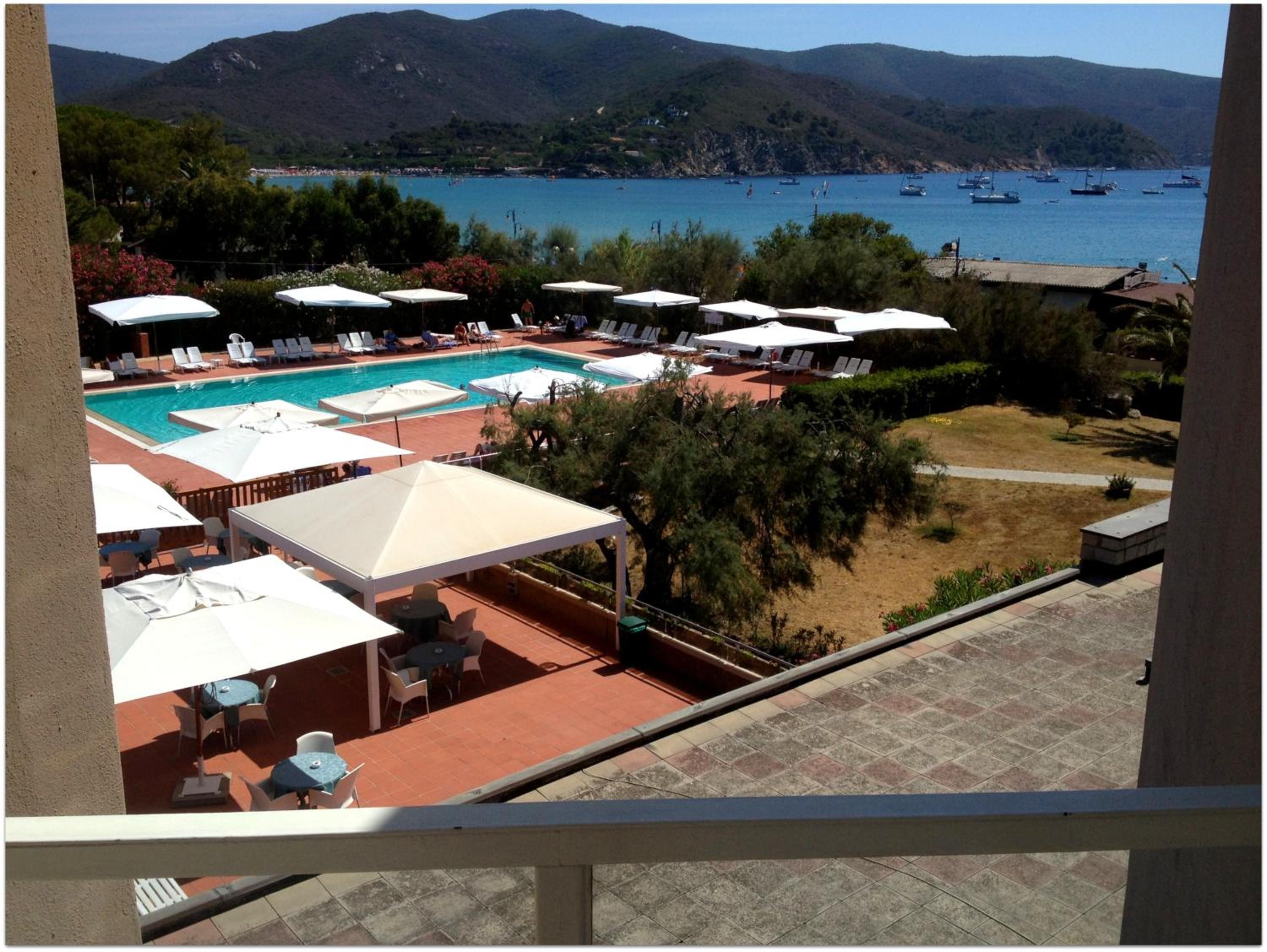 Double or Twin Room with Balcony and Partial Sea View - Photo 6