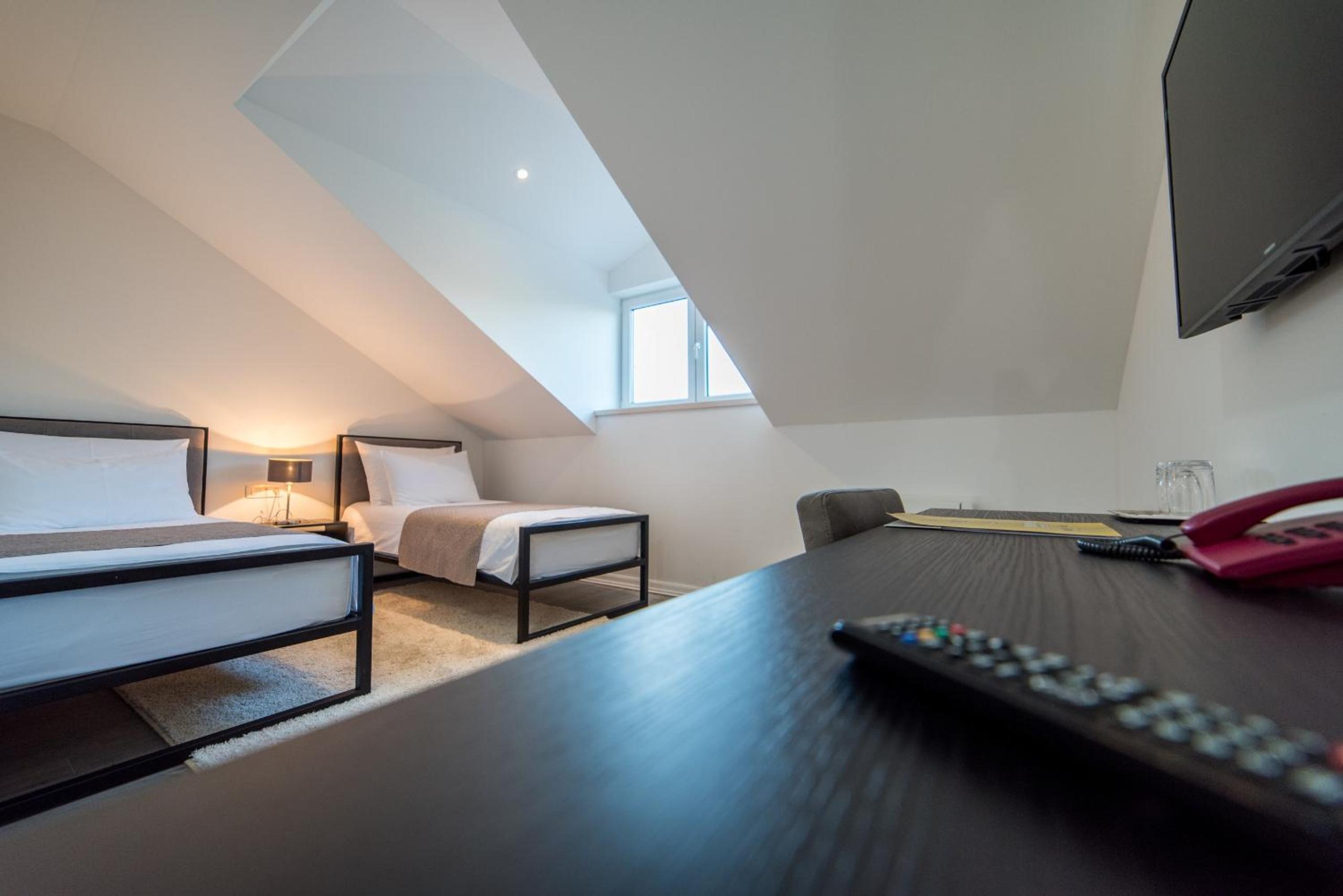 Twin Room with Private Bathroom photo 1