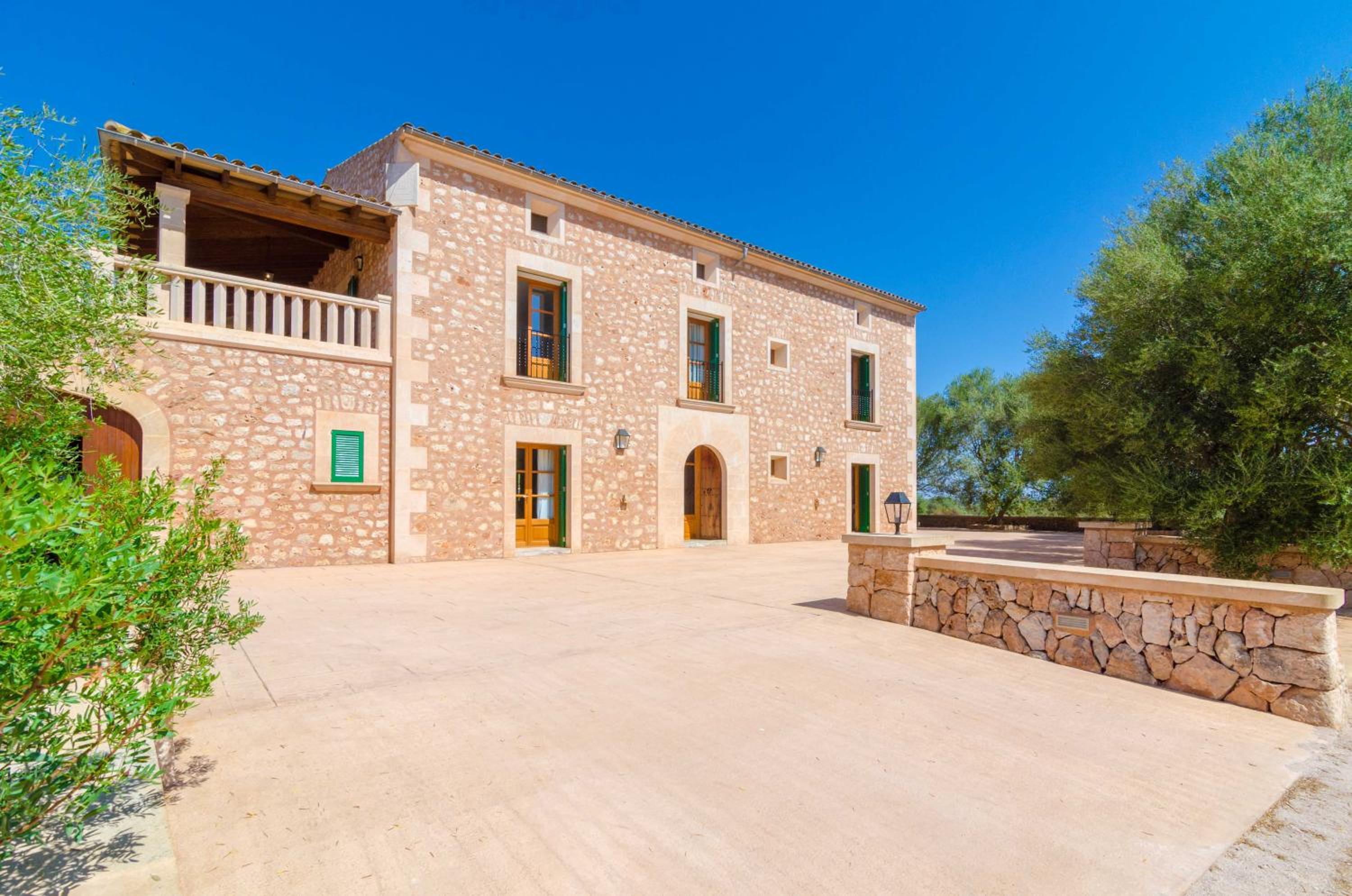 Five-Bedroom Villa photo 3
