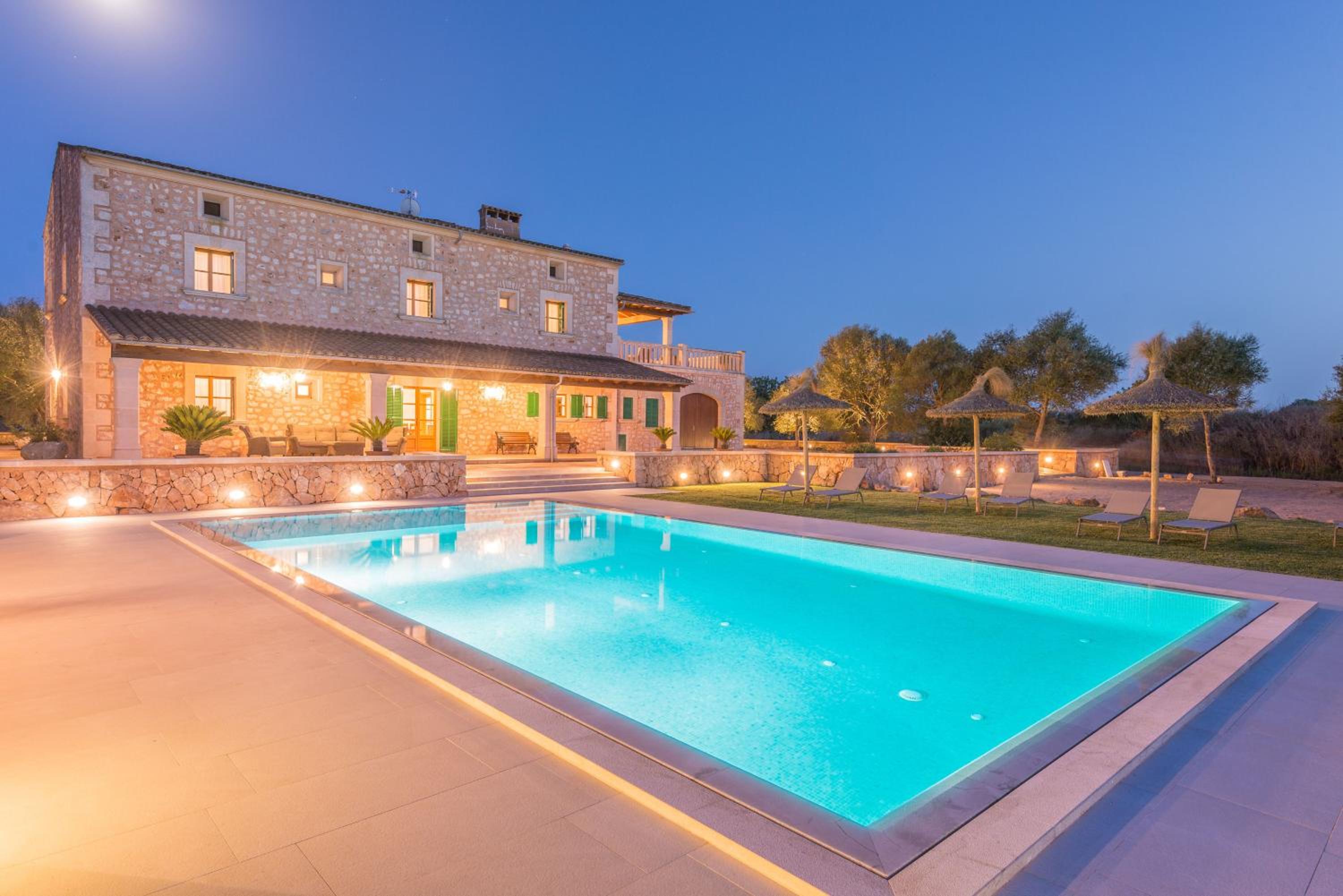 Five-Bedroom Villa photo 2