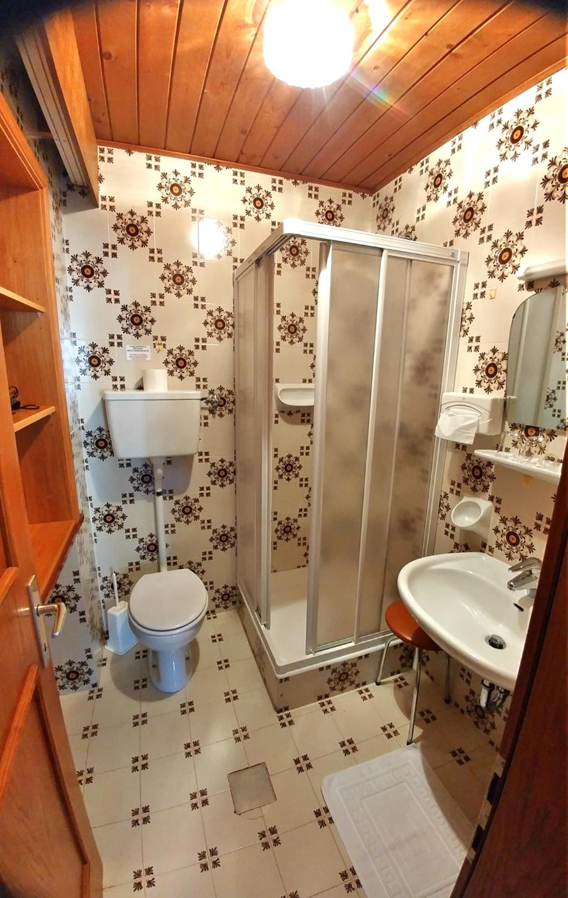 Double Room with Balcony - Photo 21