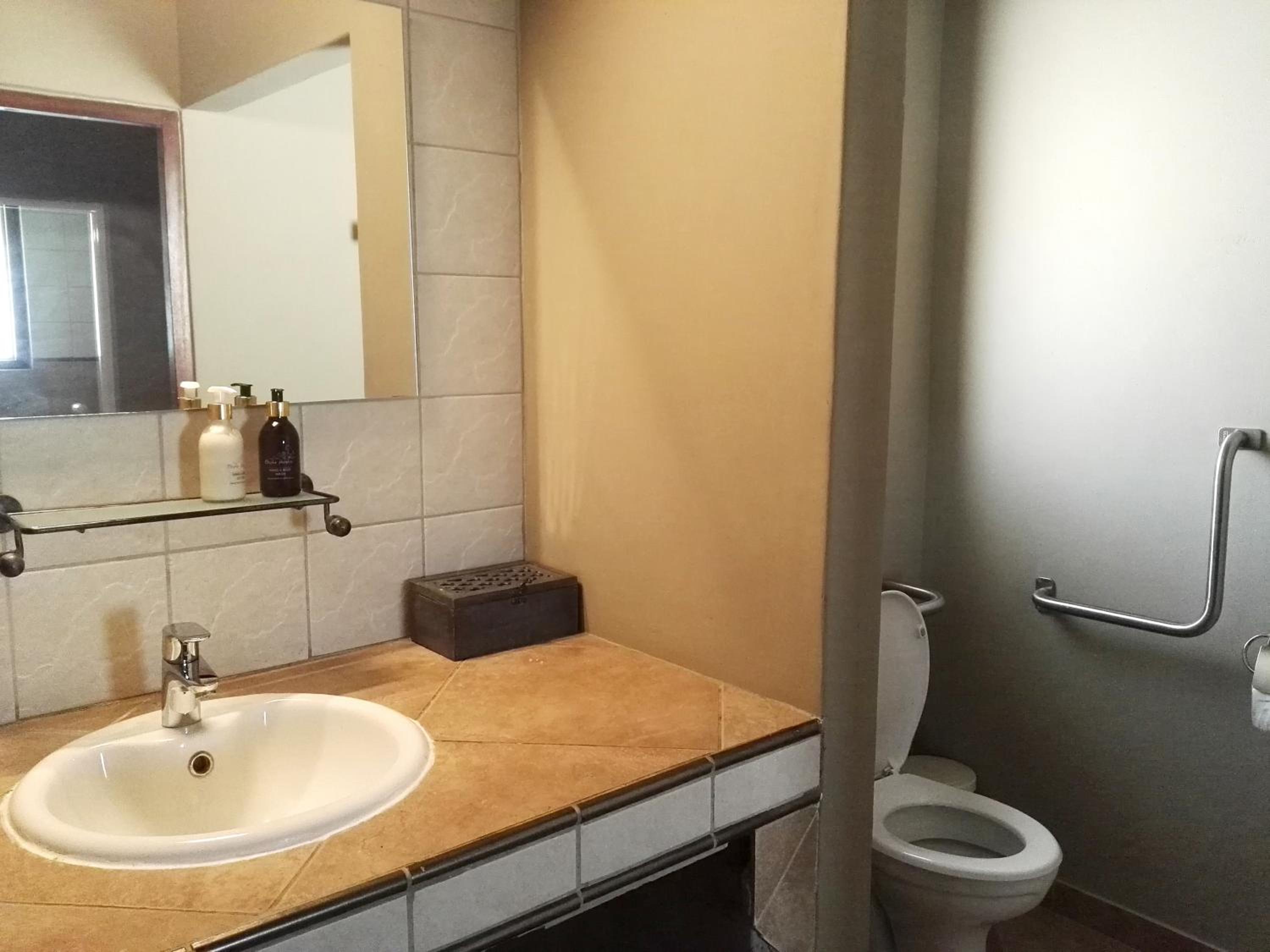 Standard Twin Room photo 3