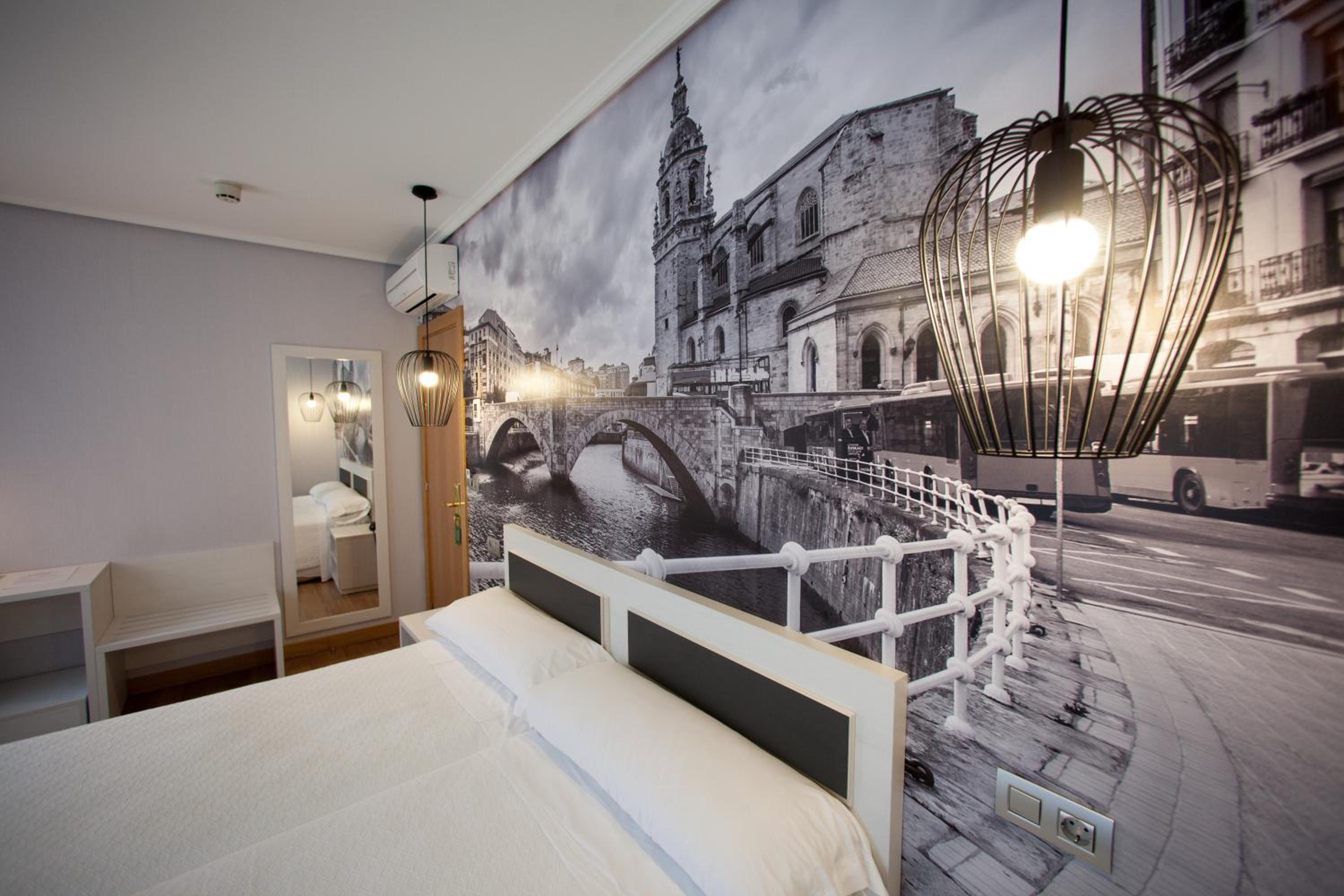 Double or Twin Room - Photo 9