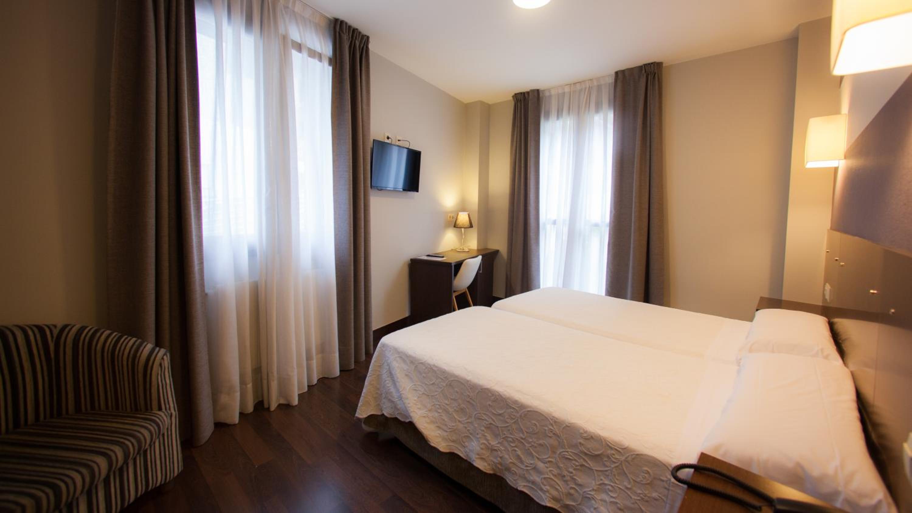 Double or Twin Room - Photo 14