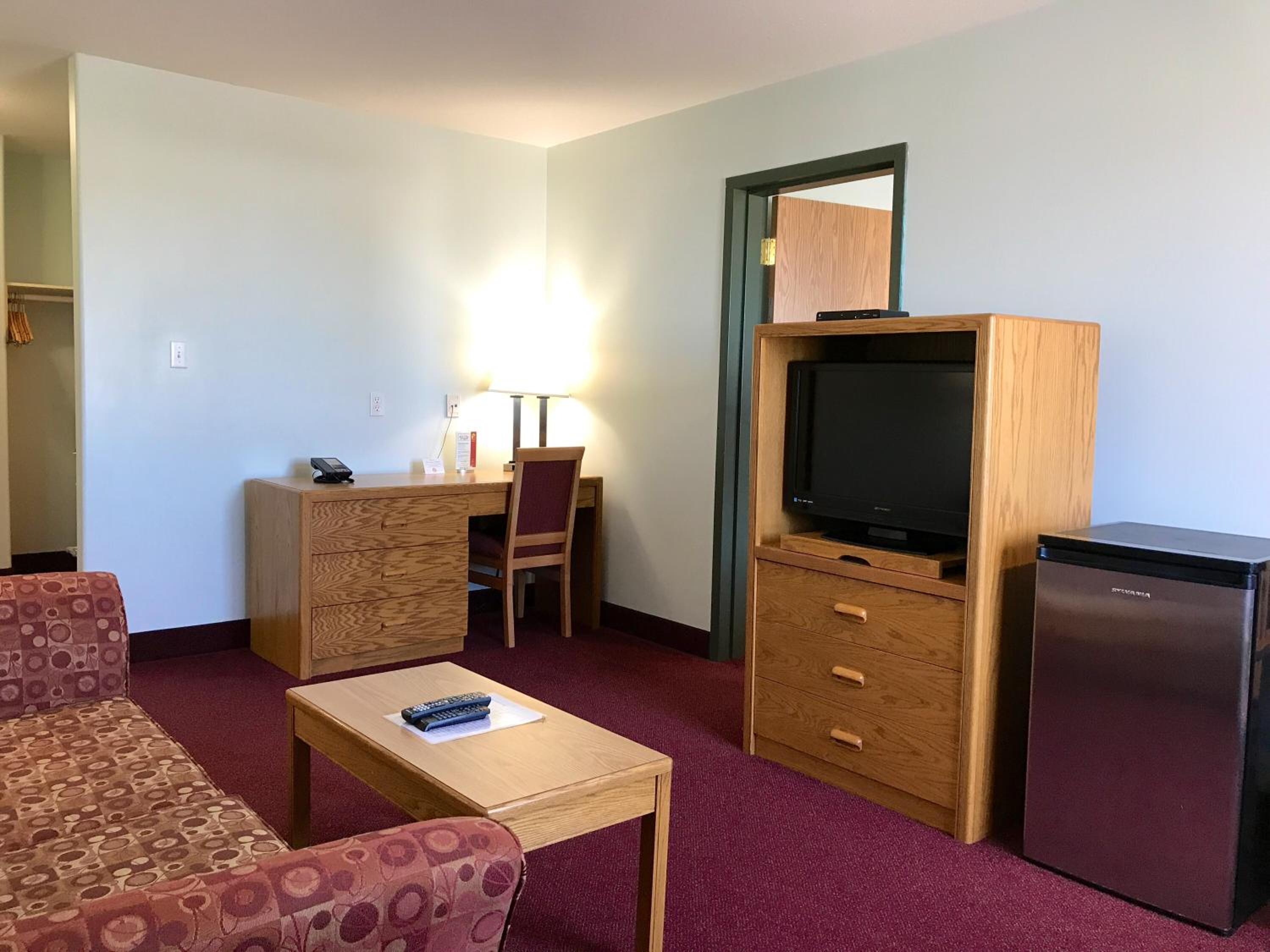 Deluxe Queen Suite photo 3