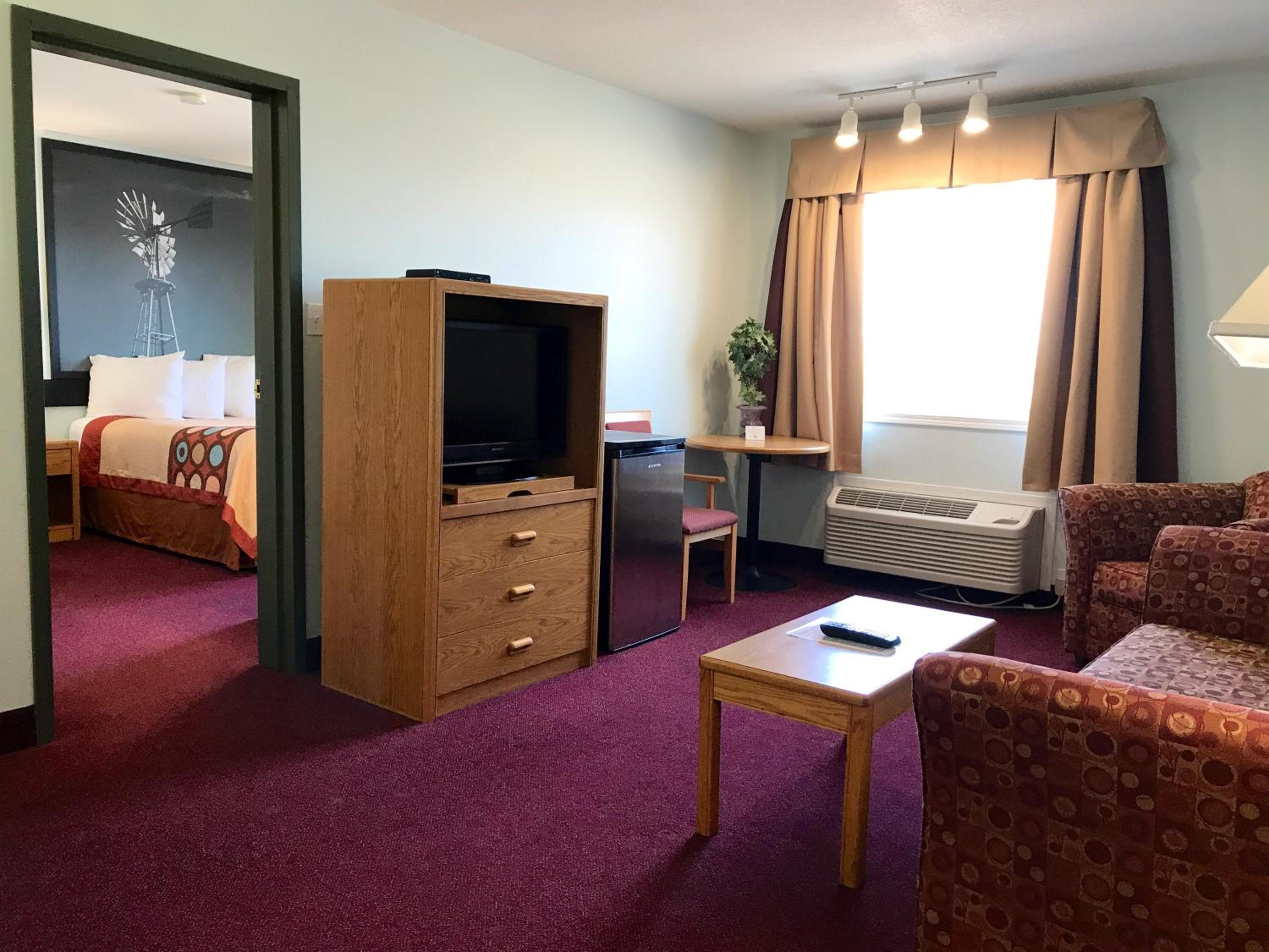 Deluxe Queen Suite photo 2