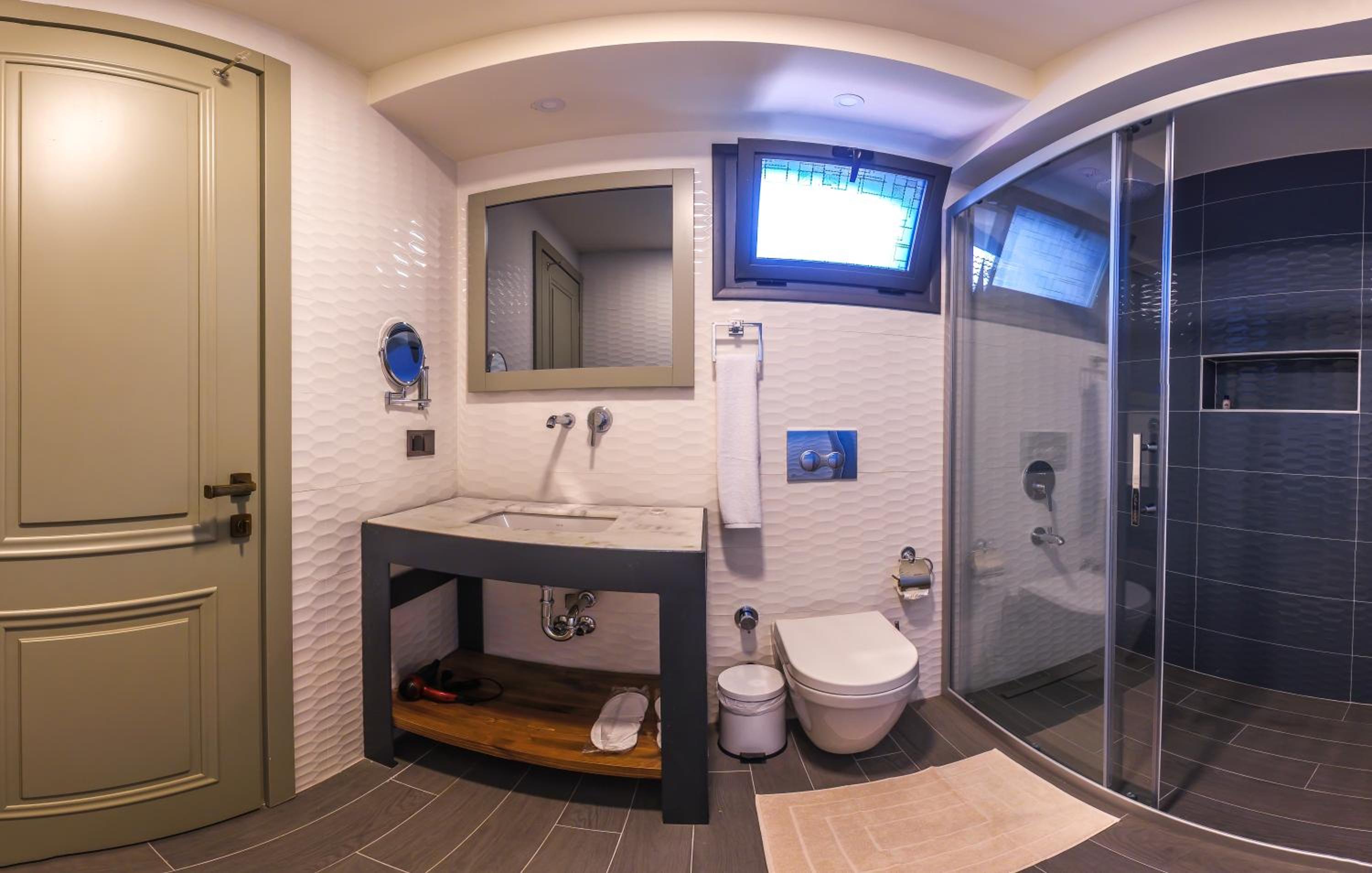 Deluxe Double Room with Extra Bed photo 2