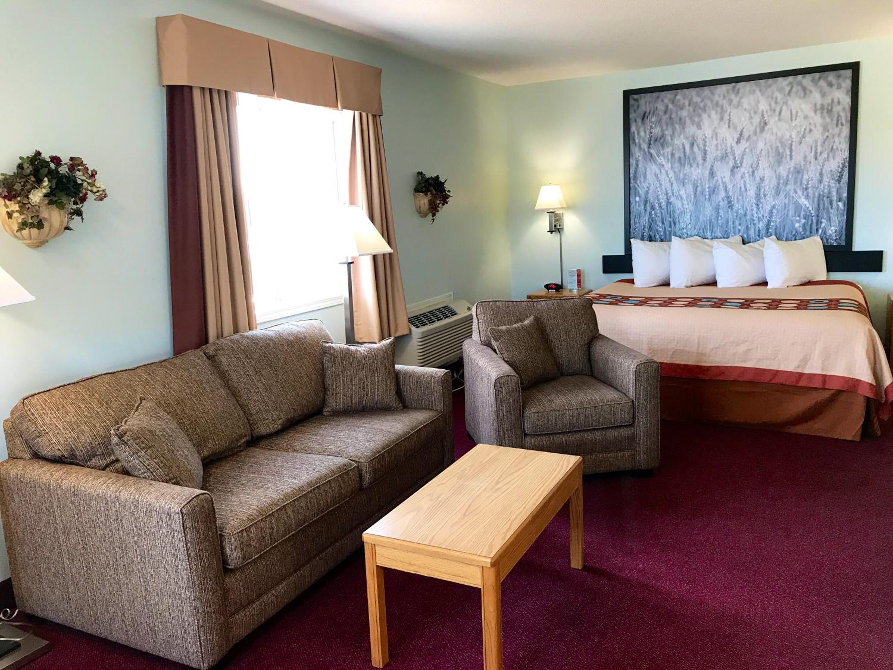 Deluxe King Suite photo 2
