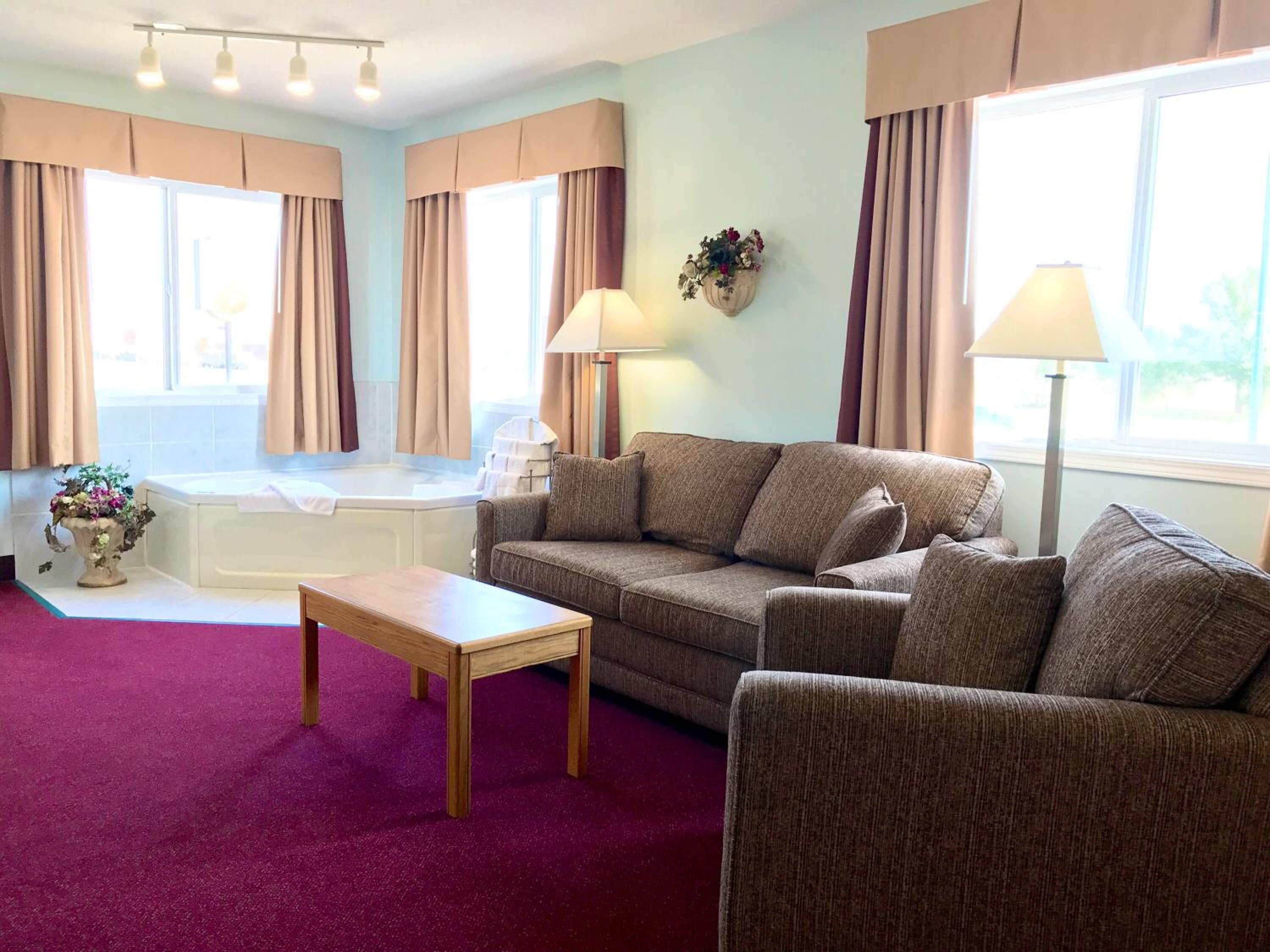 Deluxe King Suite photo 3