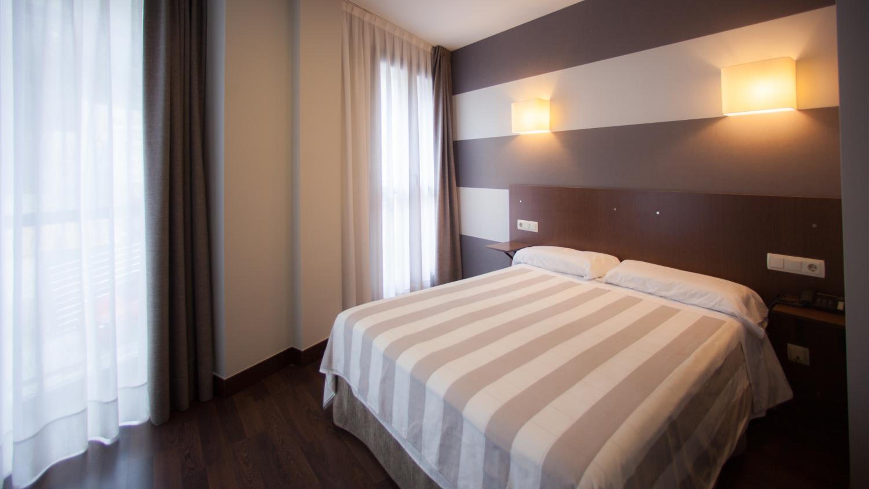 Double or Twin Room - Photo 3